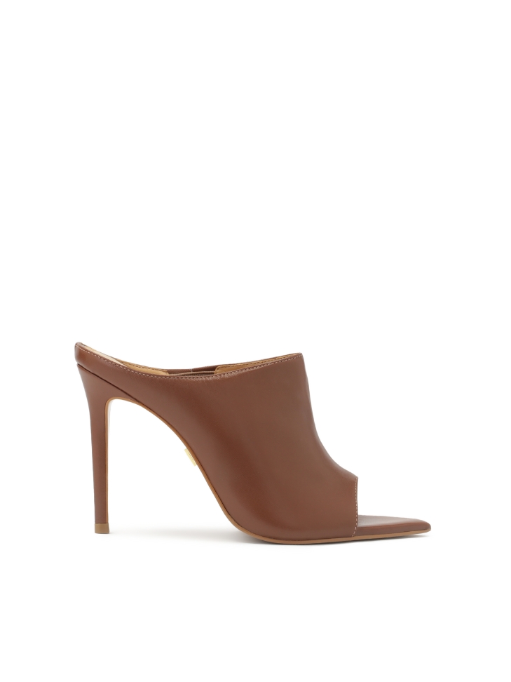 Brown mules with slender heel and pointed nose