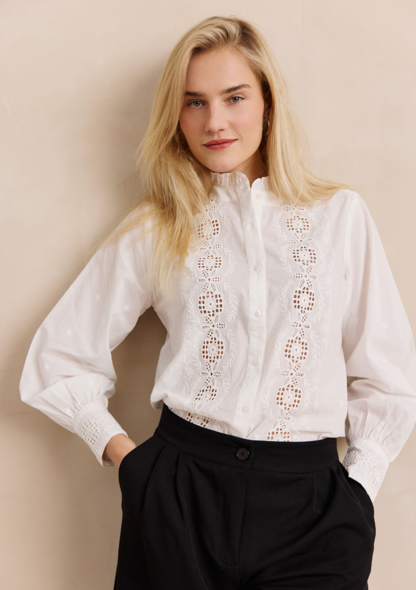 Elegante witte blouse met broderie
