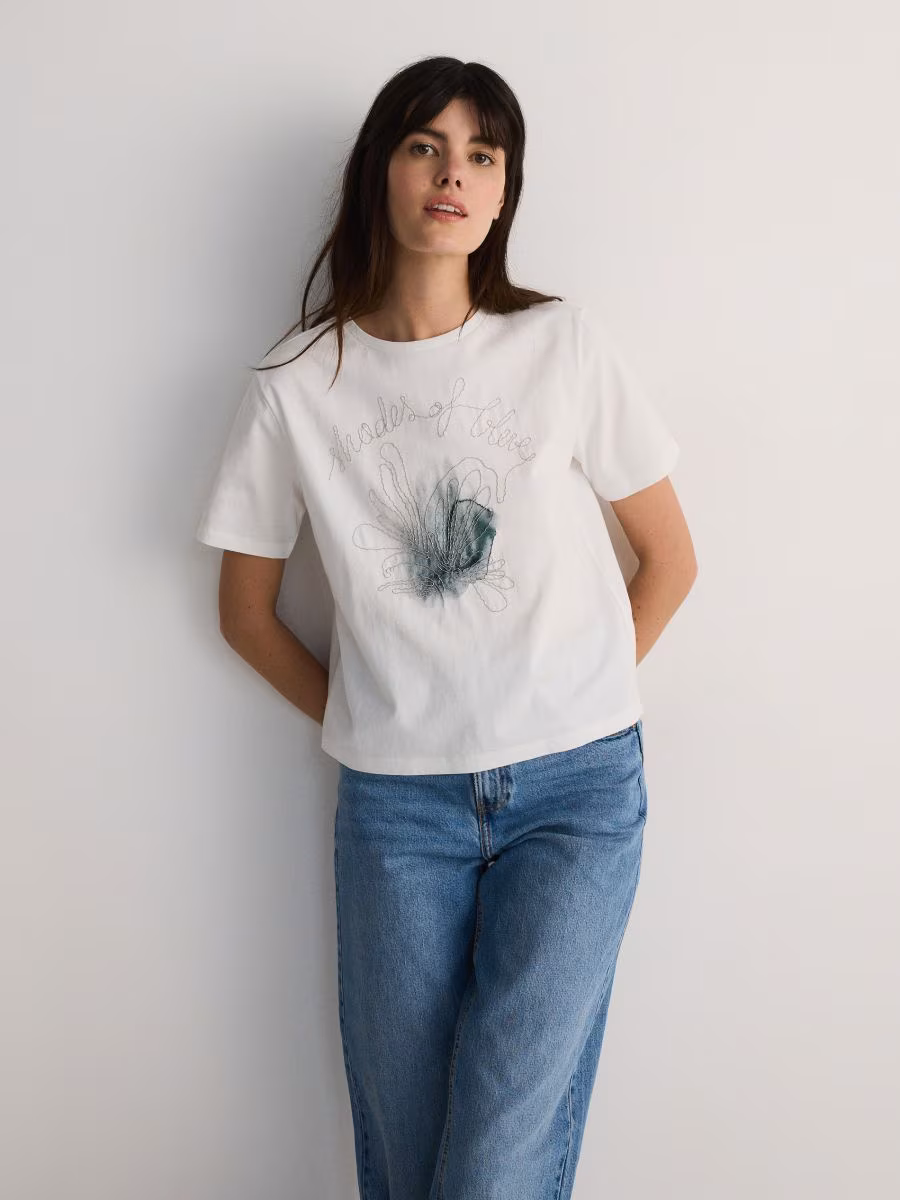 T-Shirt With Appliqu&eacute;