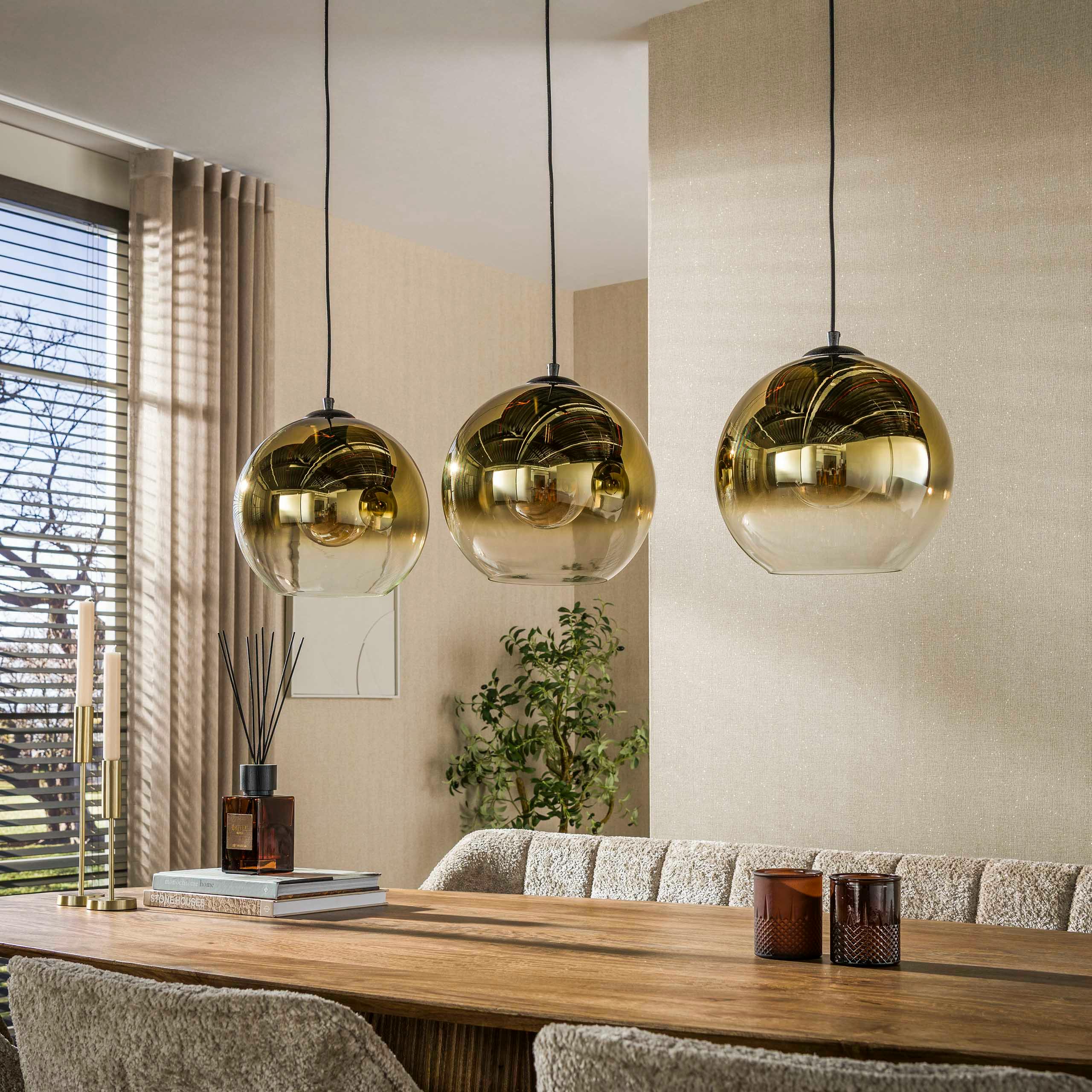 Suspension îlot cuisine 3 globes verre finition doré RALF