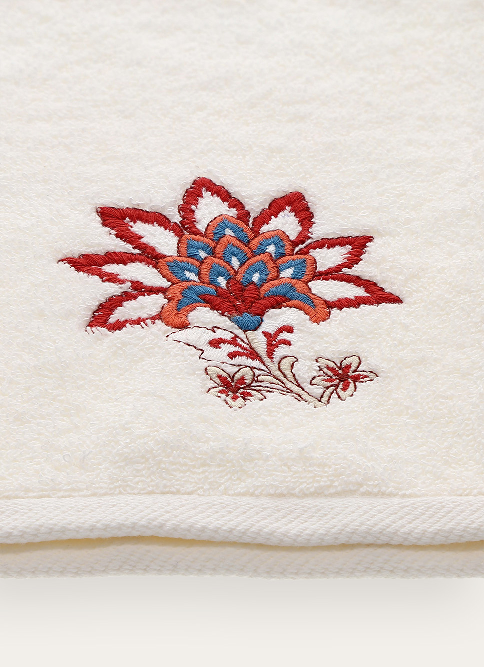 ESSUIE-MAINS EN ÉPONGE FLEUR BRODÉE ÉCRU