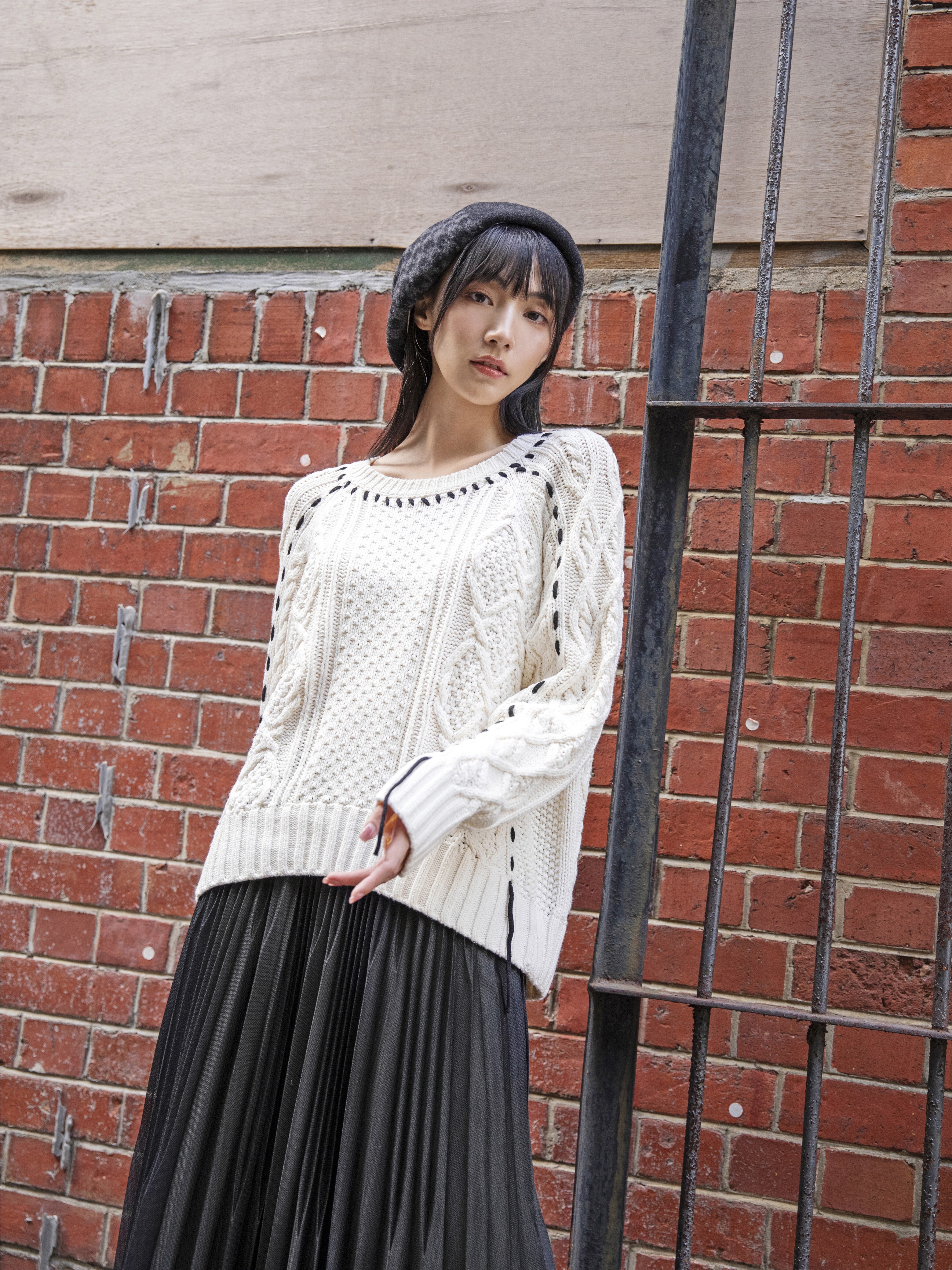 Contrast Stitch Detail Sweater - 25WDT310X