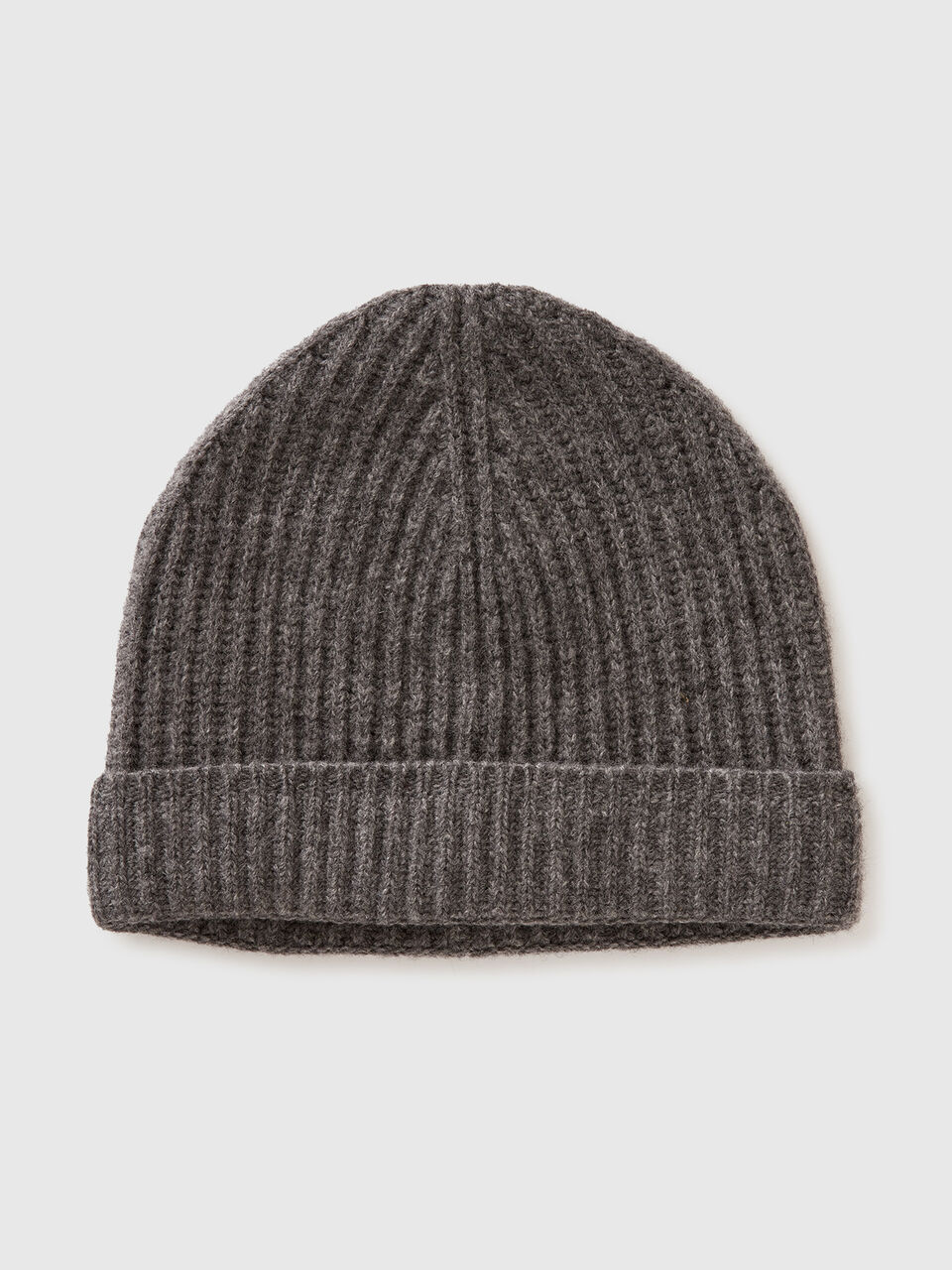 Hat in pure virgin wool