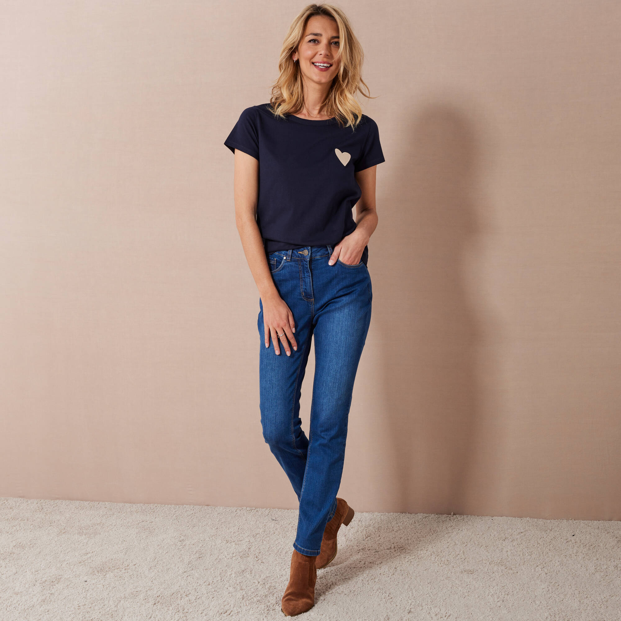 T-shirt uni brodé coeur manches courtes