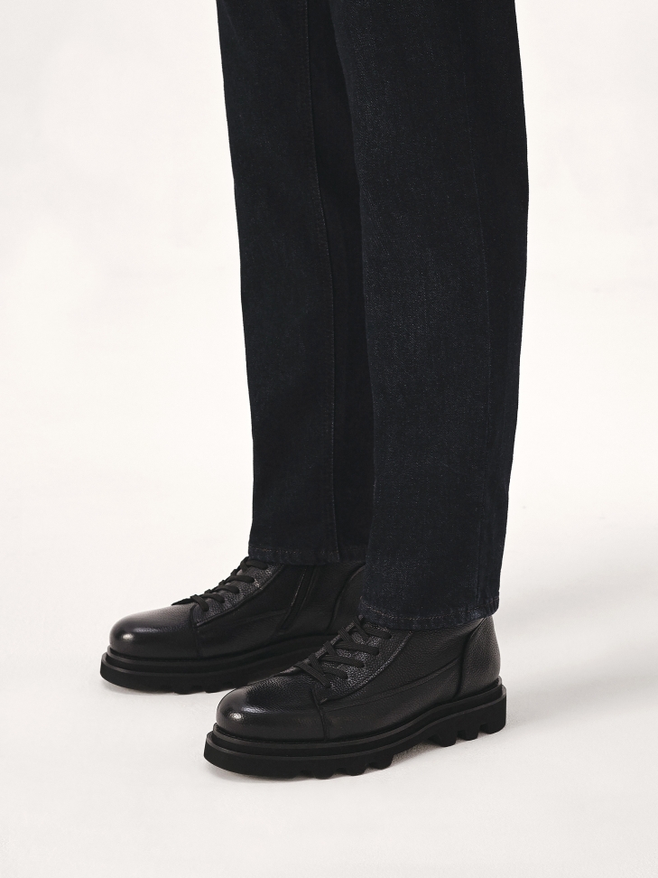 Classic black insulated boots