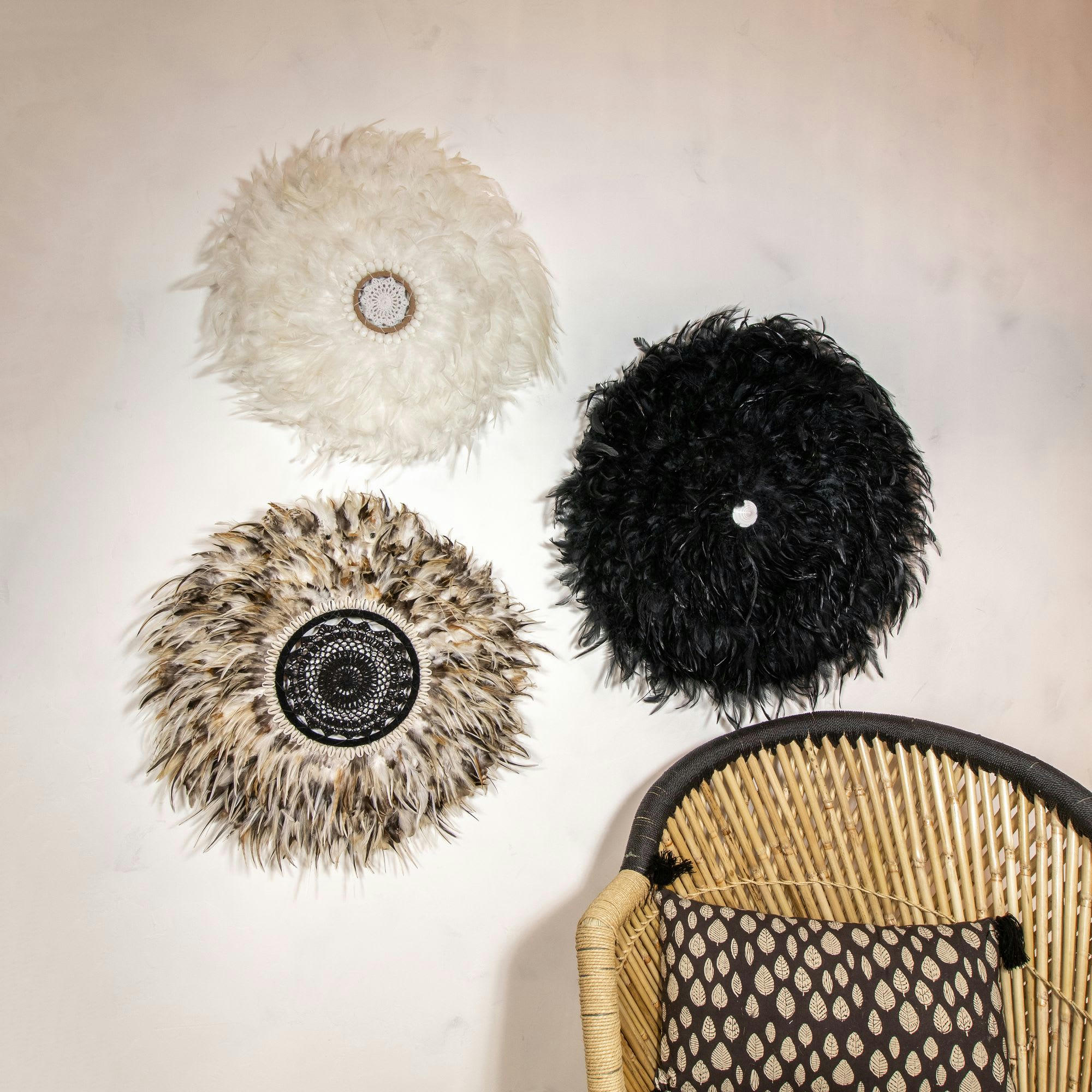 KAPAU - Décoration en plumes jujuhat naturelles et coquillages Ø40cm