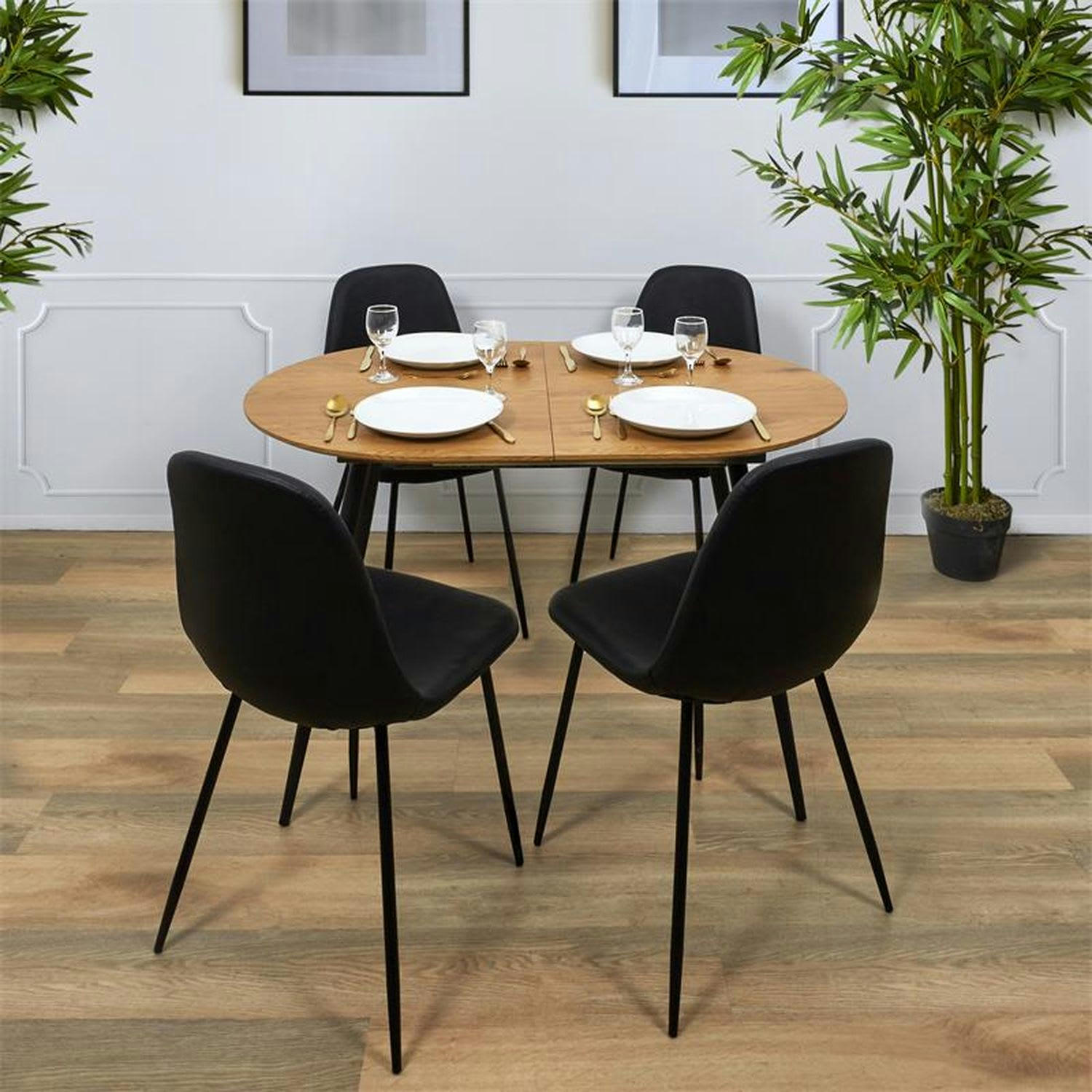 - Table extensible ovale pour 4 à 6 personnes effet bois marron
