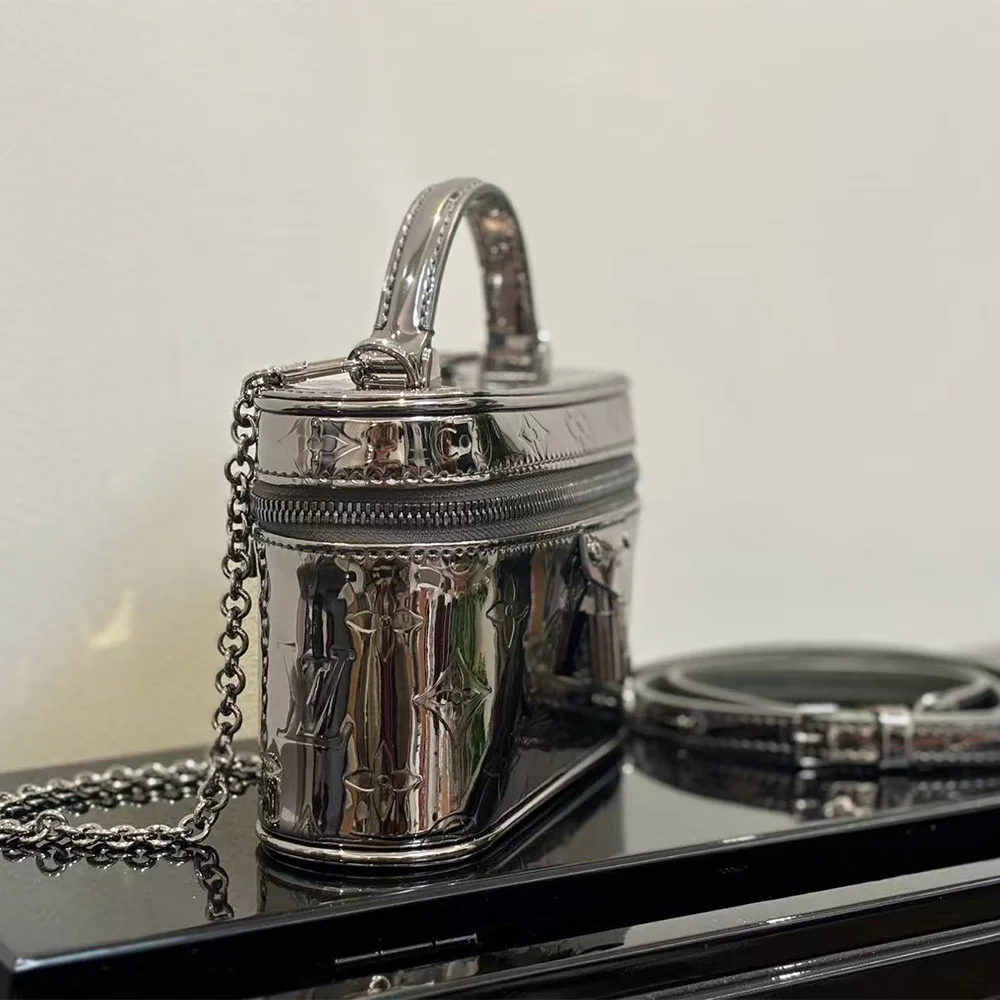 Louis Vuitton Vanity Chain Pouch (7A regular version)
