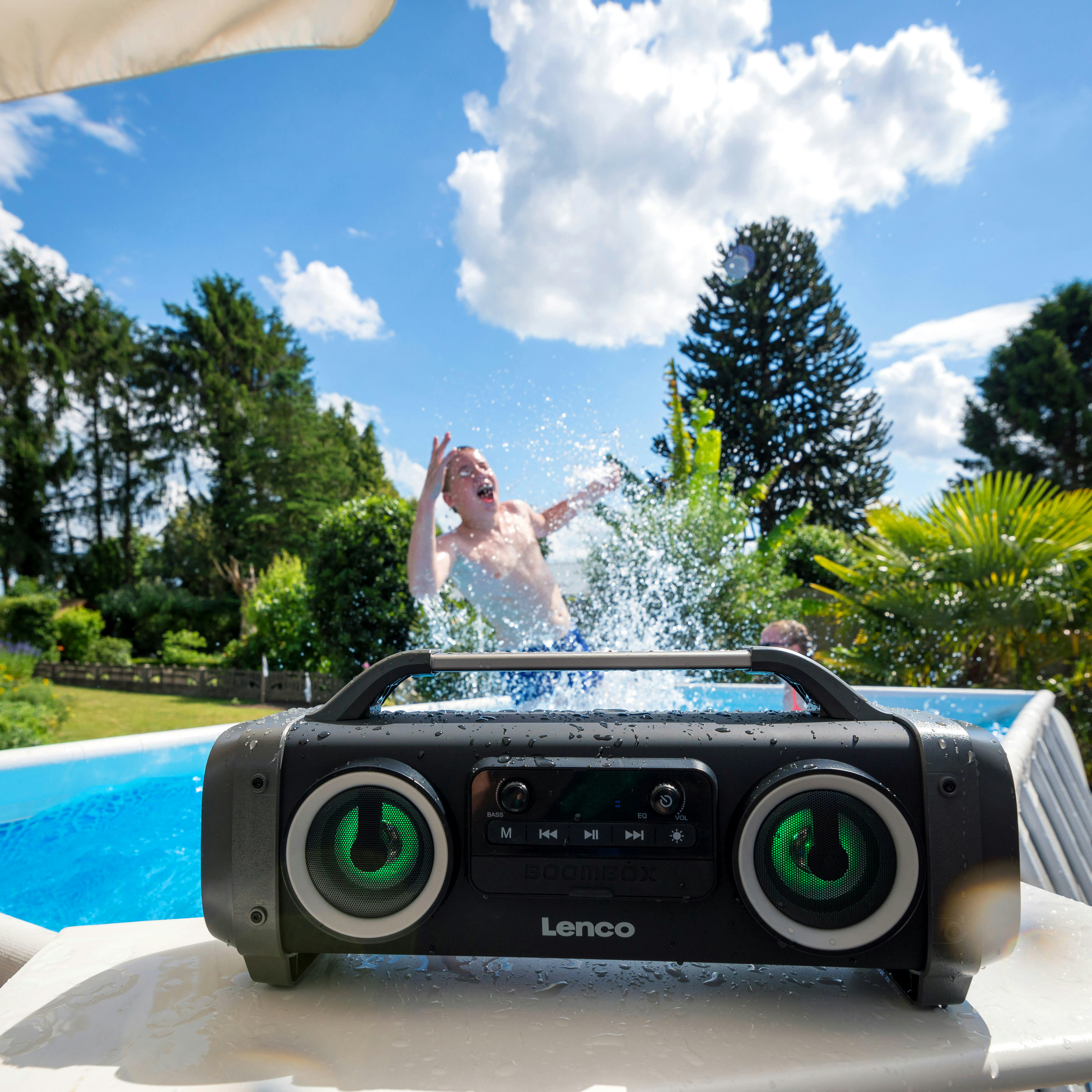 - Enceinte bluetooth étanche fm et effets lumineux noir et gris