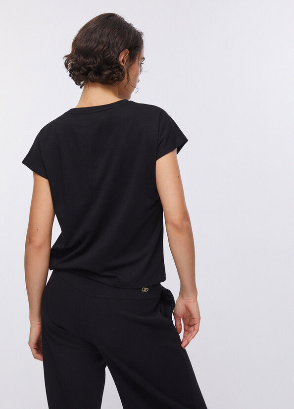 T-shirt con dettagli gioiello