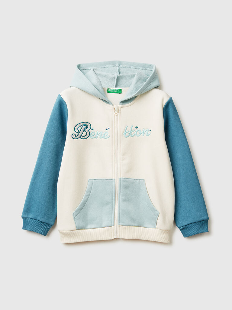 Sweatshirt with zip and sequins