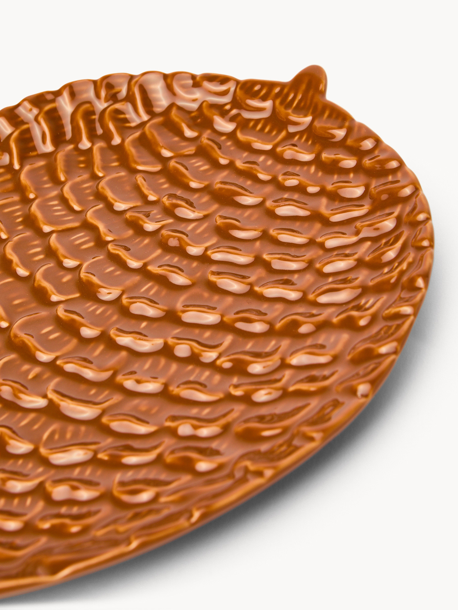 Piatto in ceramica a pigna