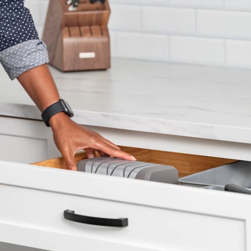 Chef's Choice DC 1520 Rechargeable AngleSelect Electric Knife Sharpener | Grey