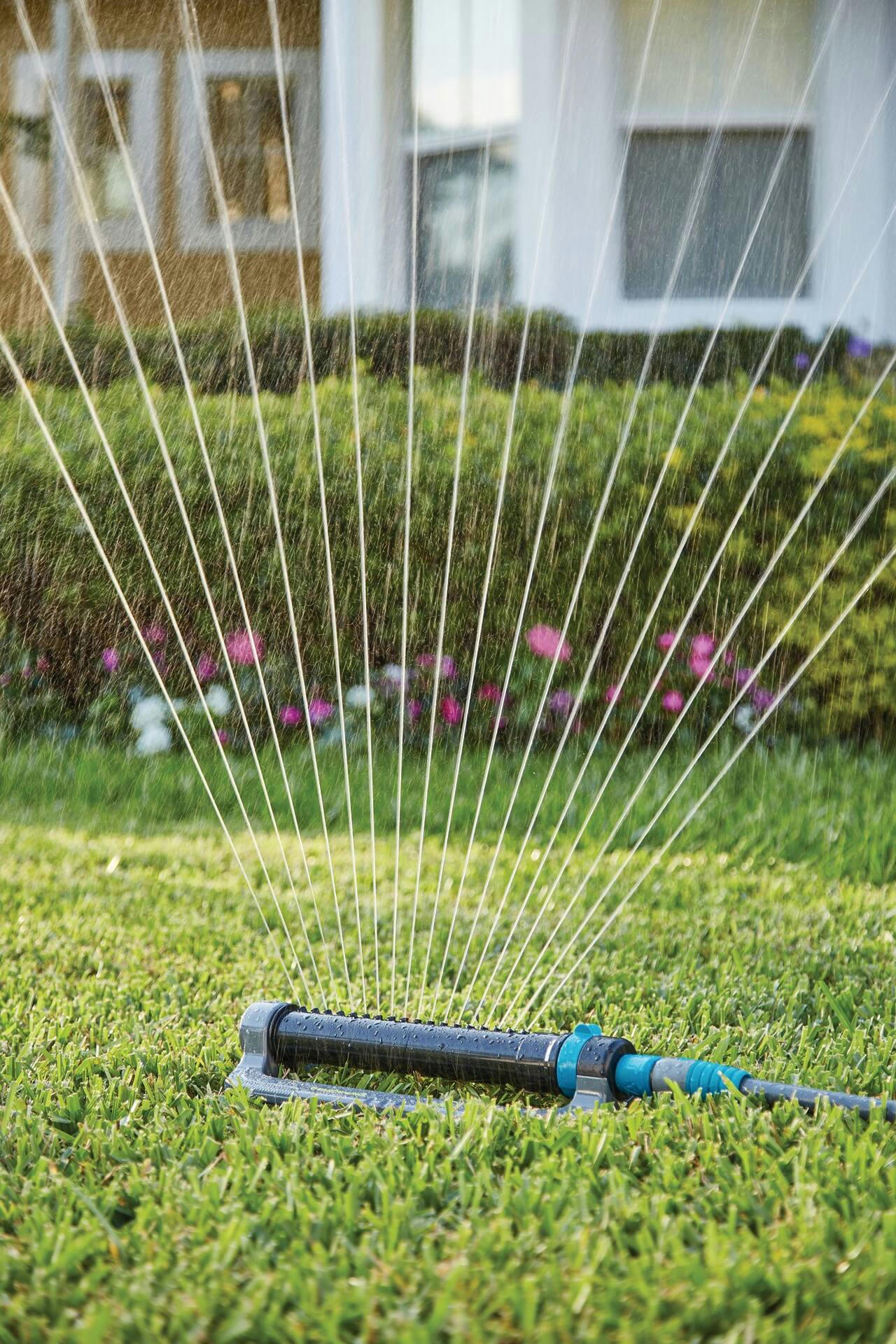 Yardworks Dry Seal Oscillating Lawn Water Sprinkler, 3800 sq.ft