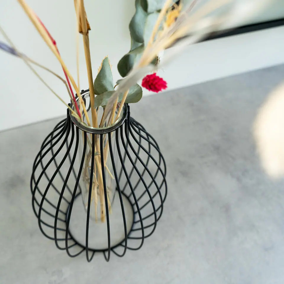 QUVIO Vaasje met metalen spijlen - Zwart