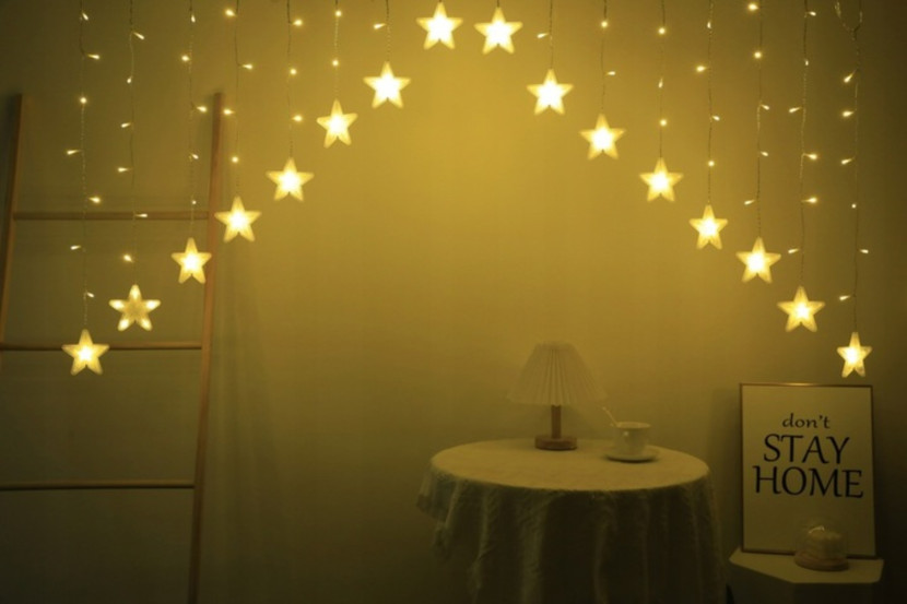 Kurtyna świetlna girlanda lampki gwiazdki WZ04 136 led ciepłe