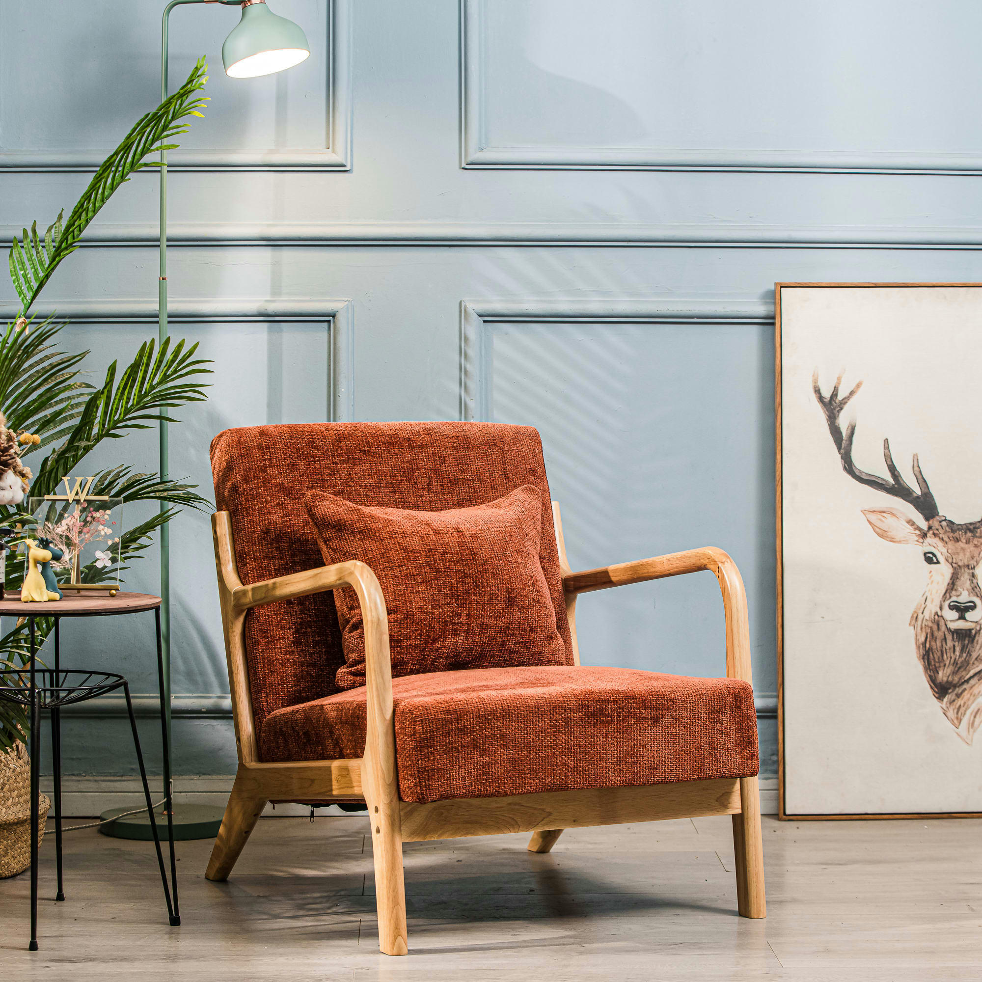 - Fauteuil de salon en bois massif et tissu terracotta