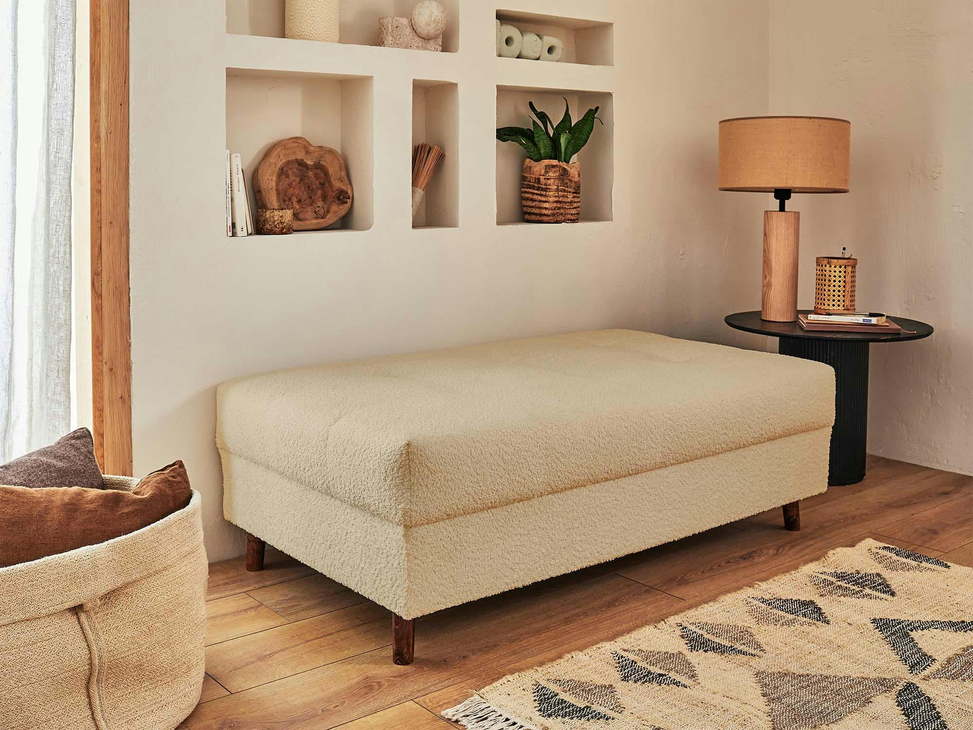 RUNE - Pouf en tissu bouclette beige