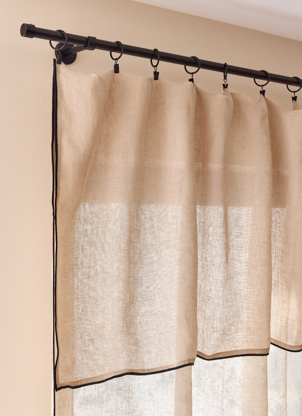 VOILAGE LÉGER EN LIN AVEC BOURDON NOIR BEIGE