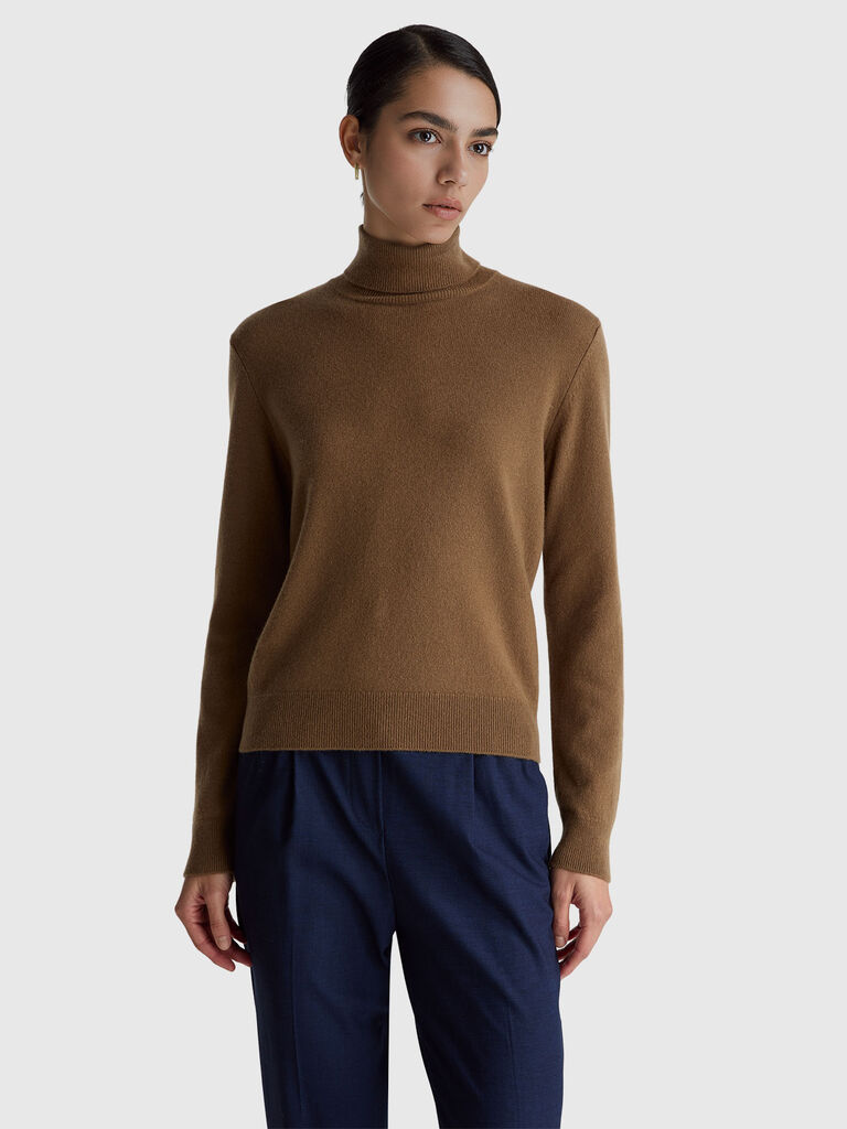 Brown turtleneck in pure cashmere