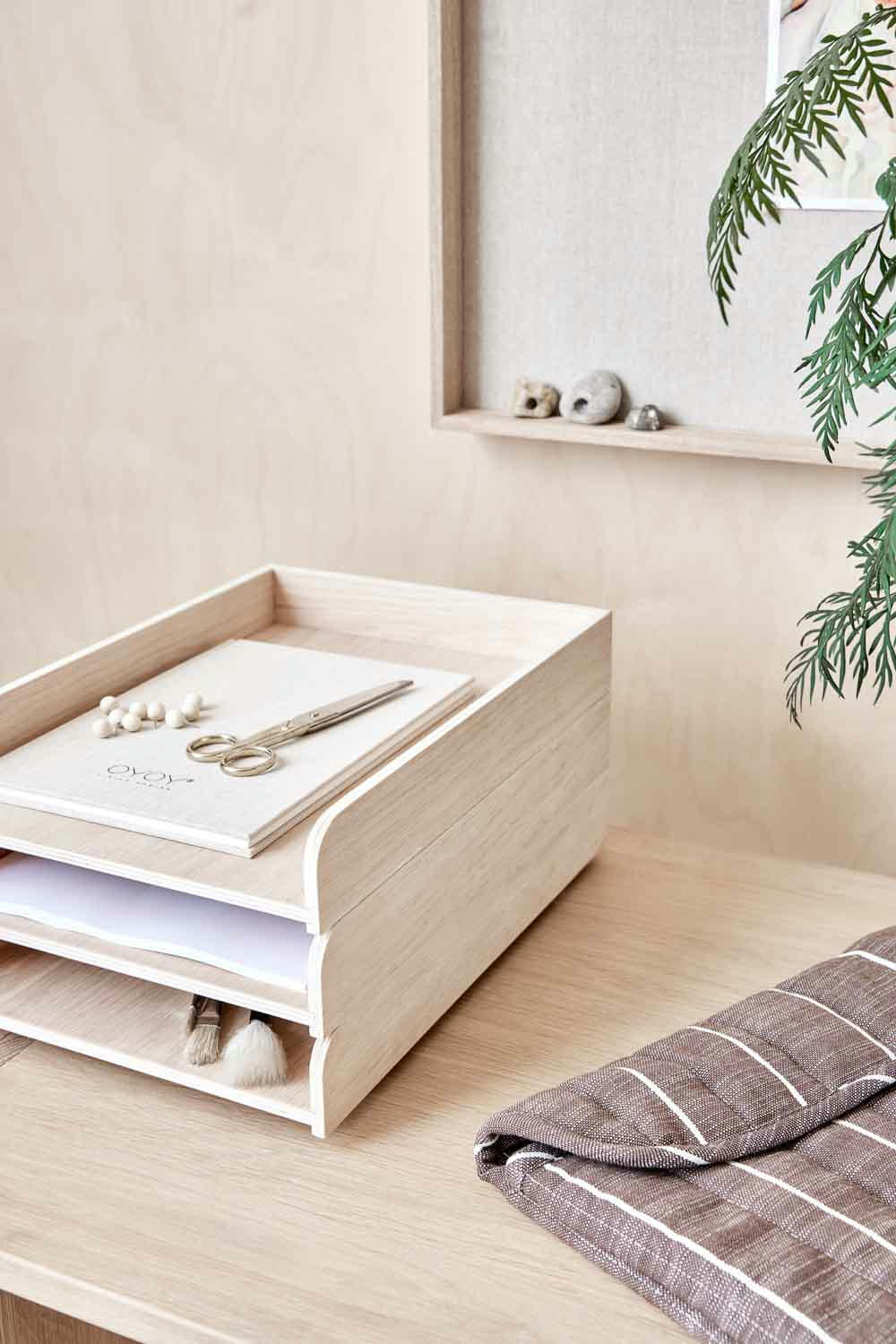 TRAY - Bac à courrier  marron en chêne H6x34x24cm