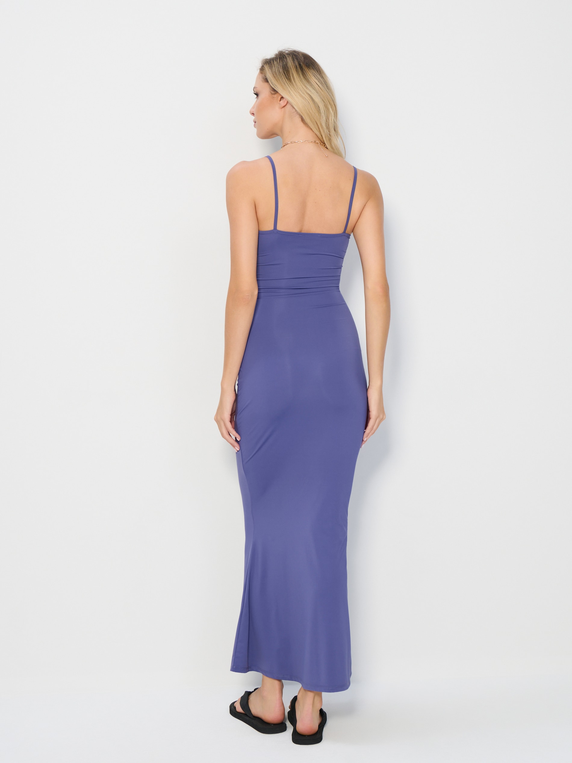 Dopasowana sukienka maxi
