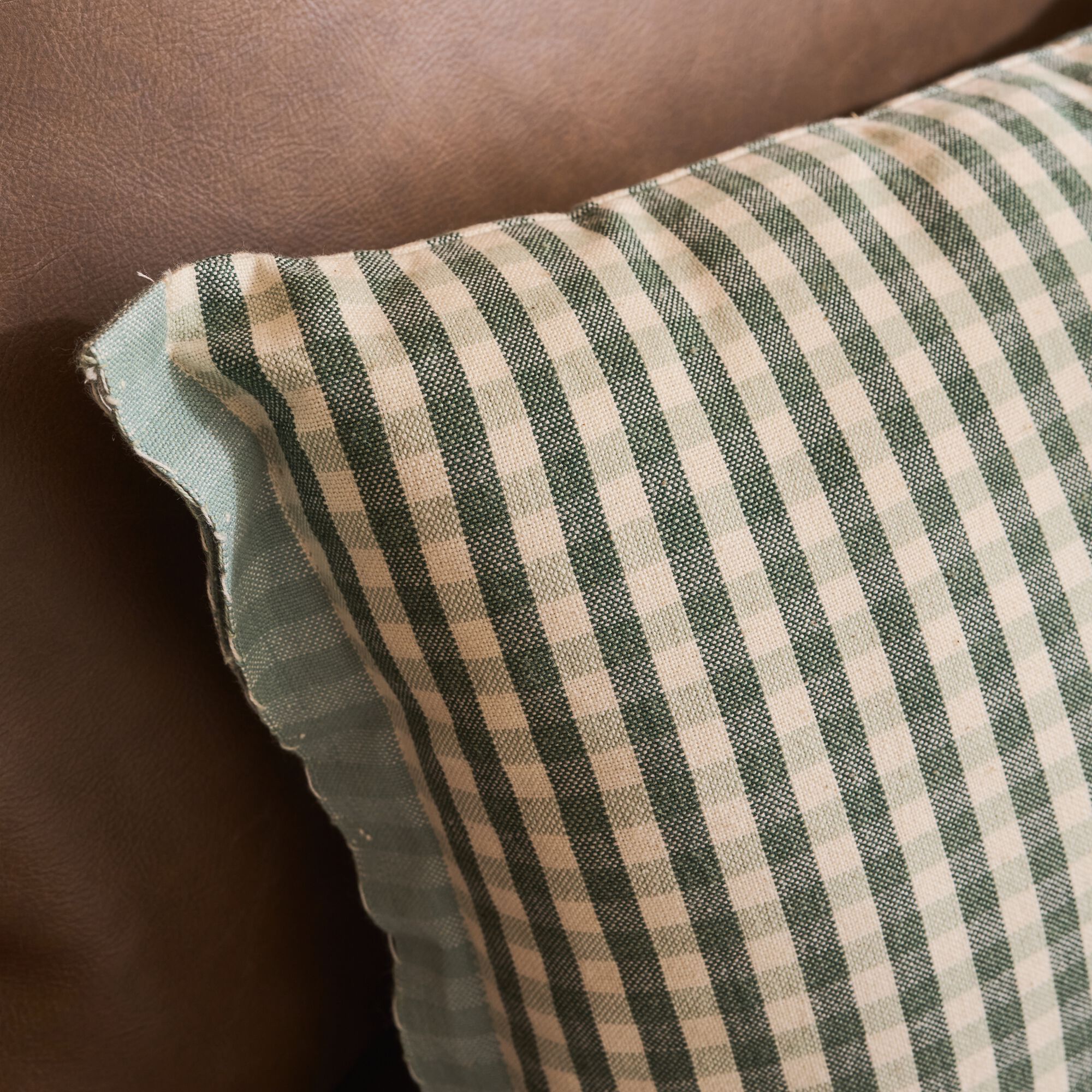 TIANA - Coussin à carreaux en coton finition volant 30x50cm - bleu