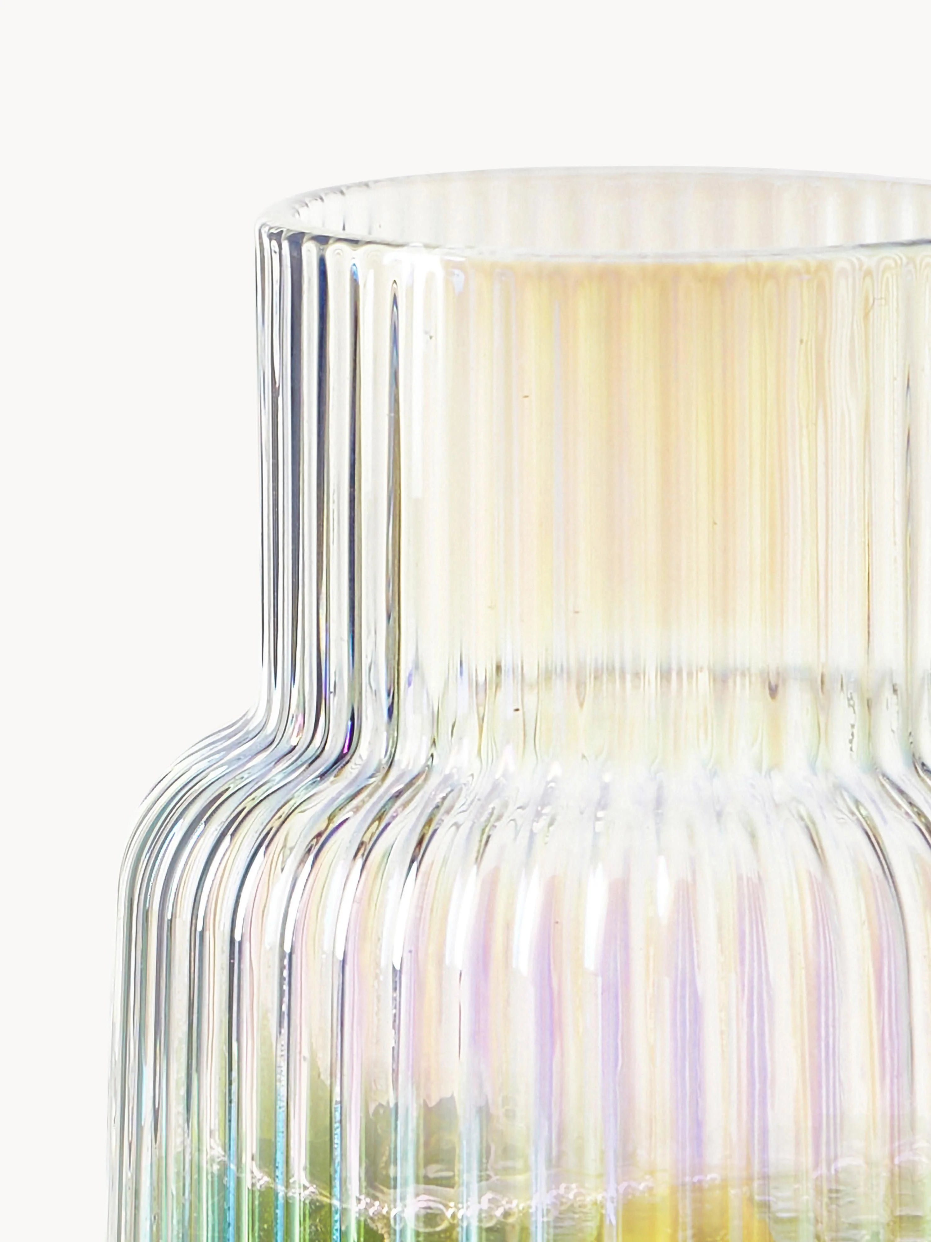 Karaffe Minna mit irisierender Oberfläche und Prägungsmuster 1.1 L
