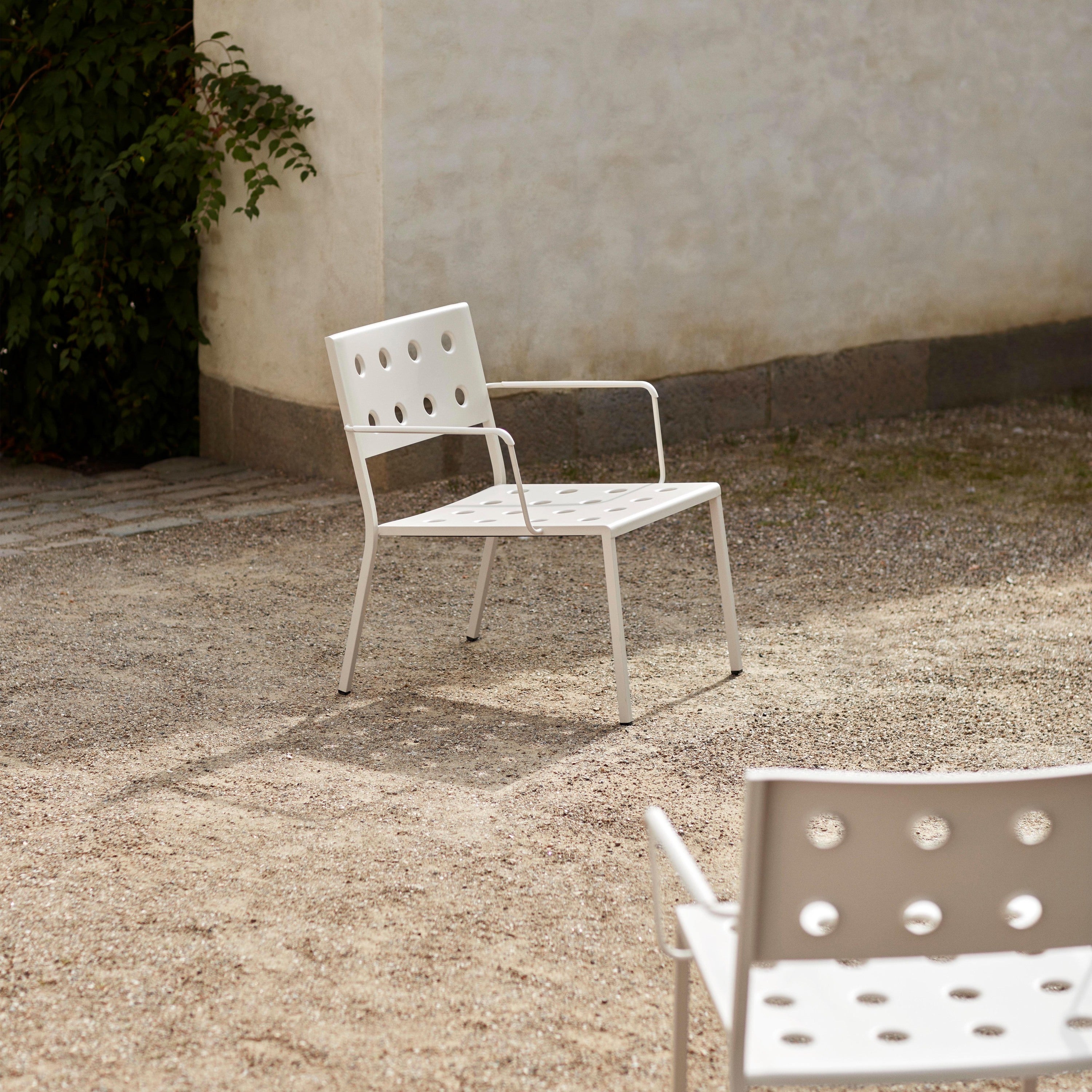 HAY Balcony Lounge Armstoel - Chalk beige