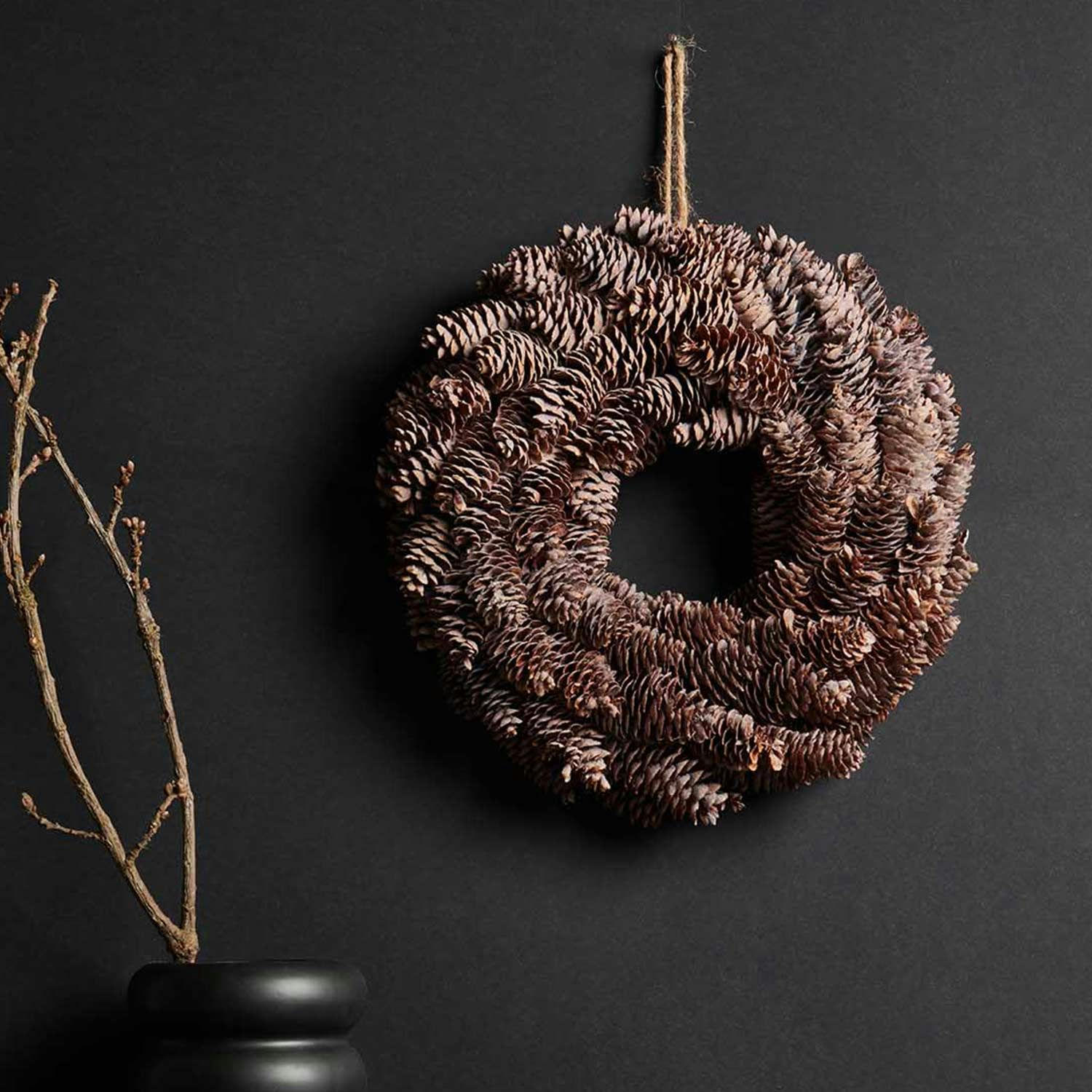 - Couronne de pommes de pin Ø 32 cm