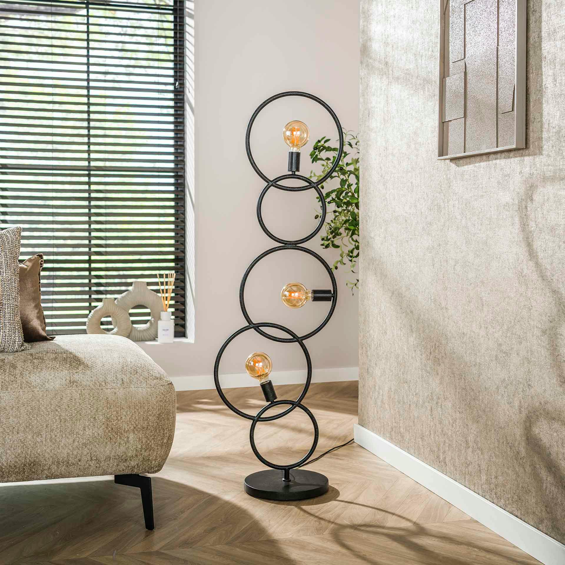 Lampadaire de salon noir – 5 anneaux design TRIBECA