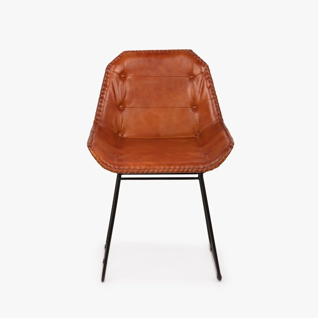 Cadeira Pele com Estrutura em Metal Preto MOGADOR