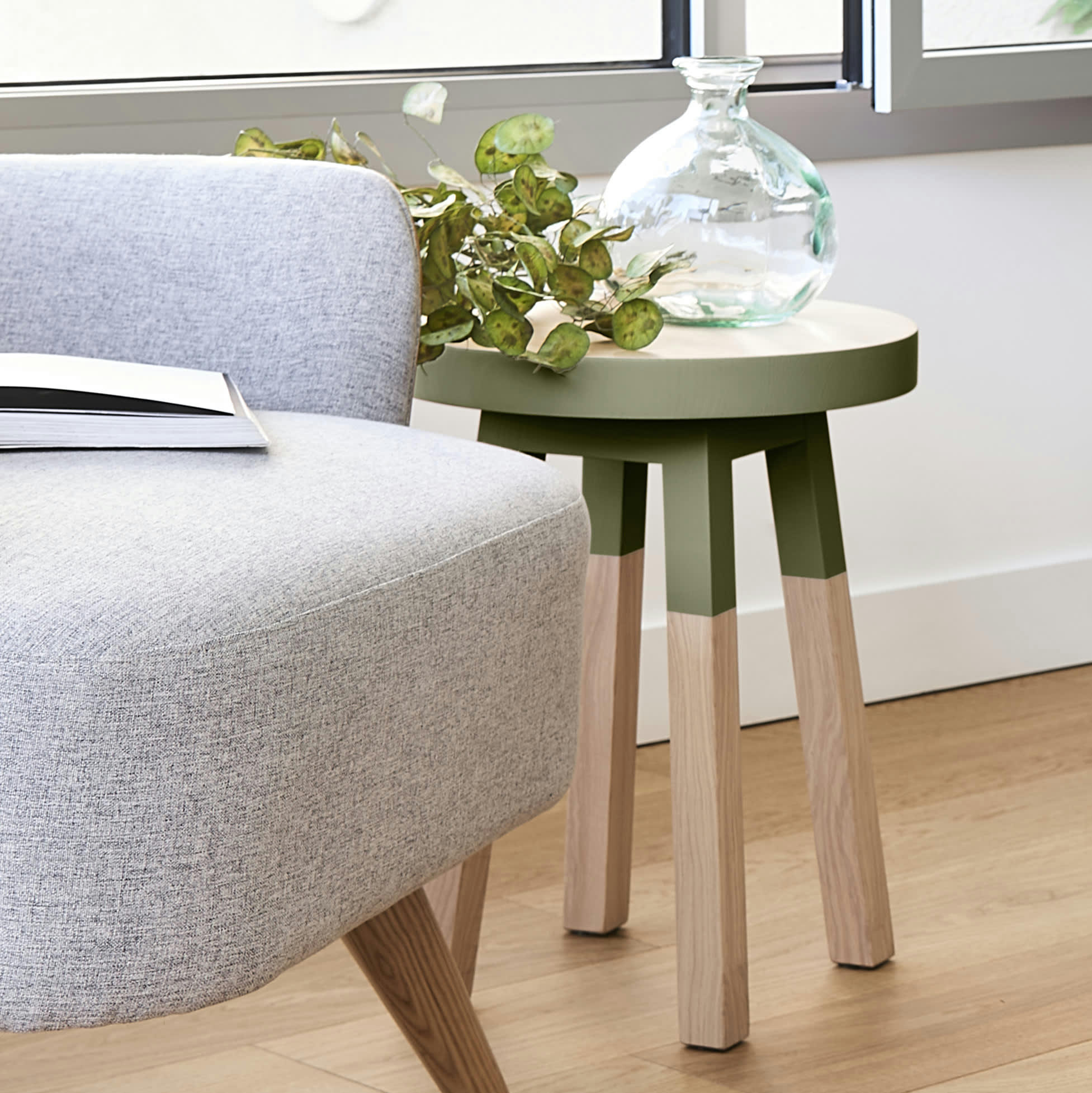 EGEE - Lot de 2 tabourets, assise diamètre 35 cm, 100% frêne massif vert lanc