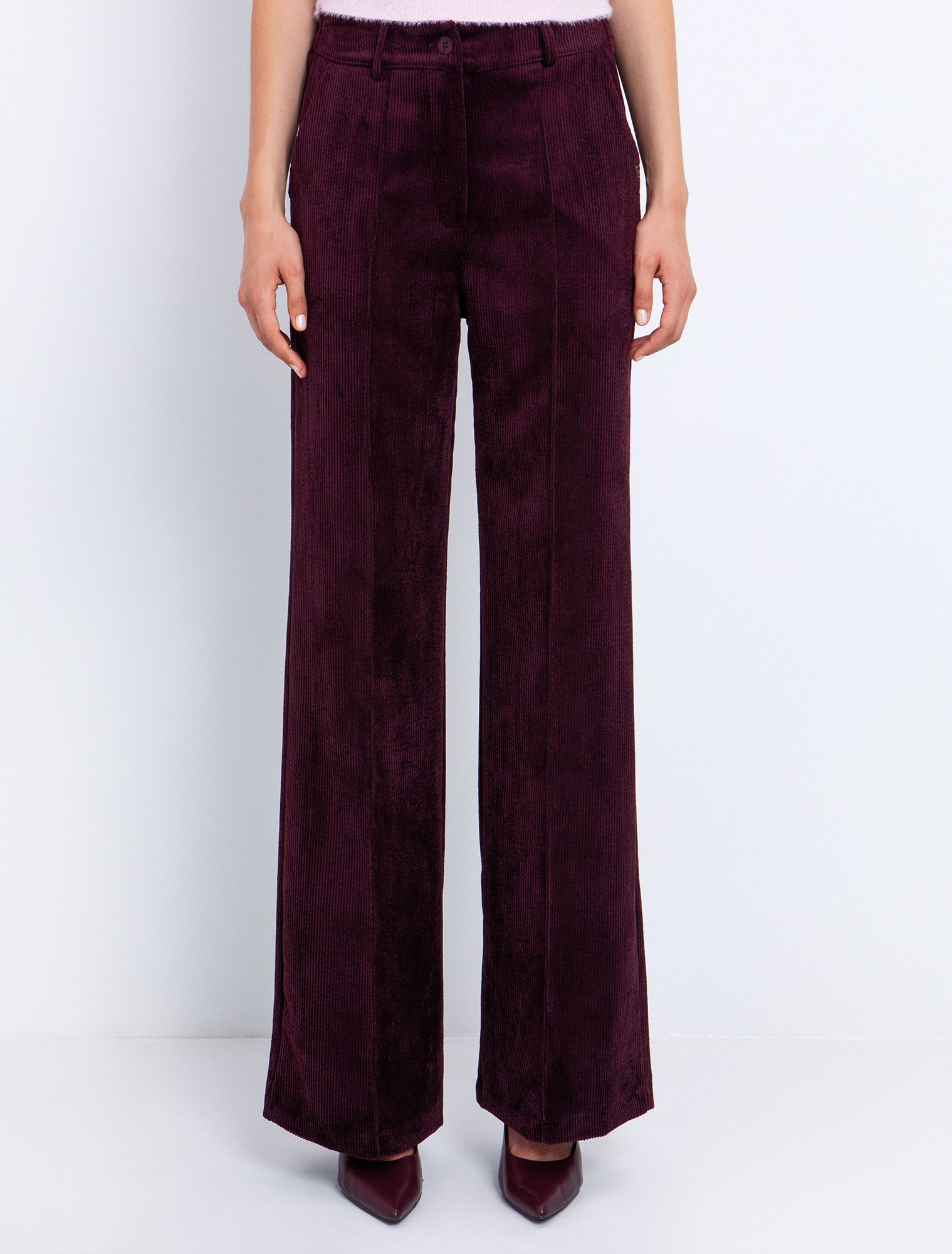 Κοτλέ παντελόνι σε ίσια γραμμή