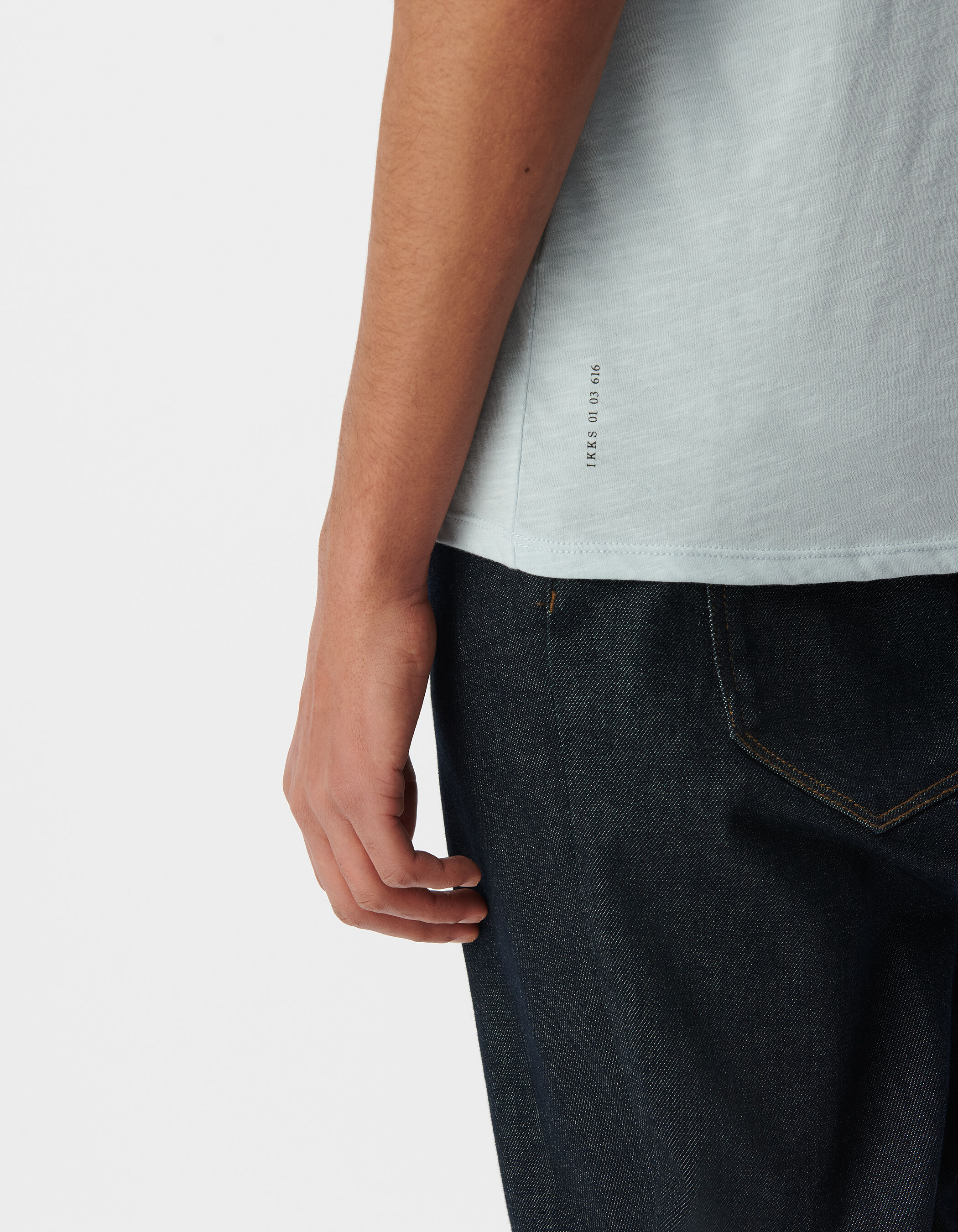 T-shirt L'Essentiel ciel coton bio encolure V Homme