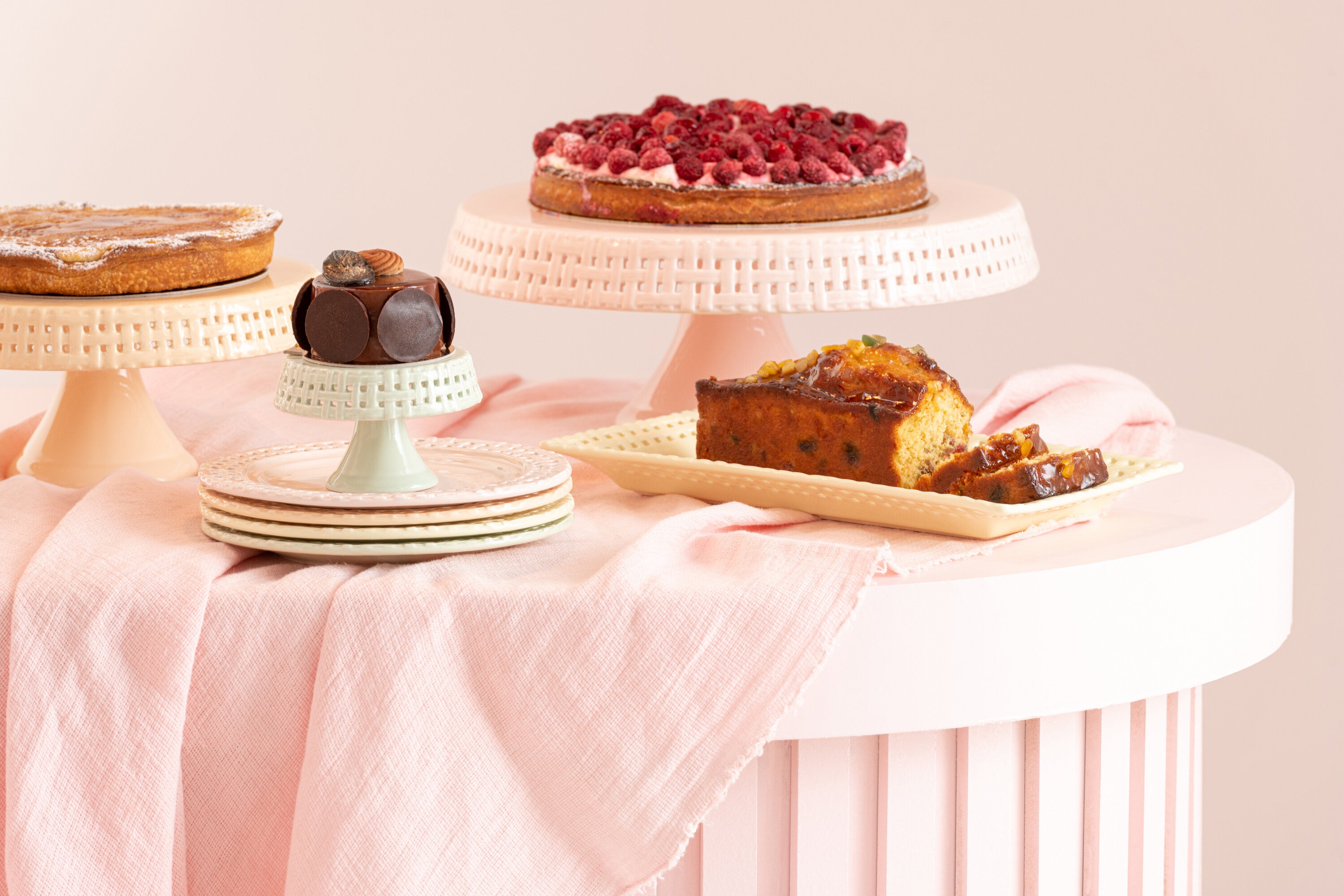 J-Line bord Cake bord - taartplateau - keramiek - lichtgeel - large