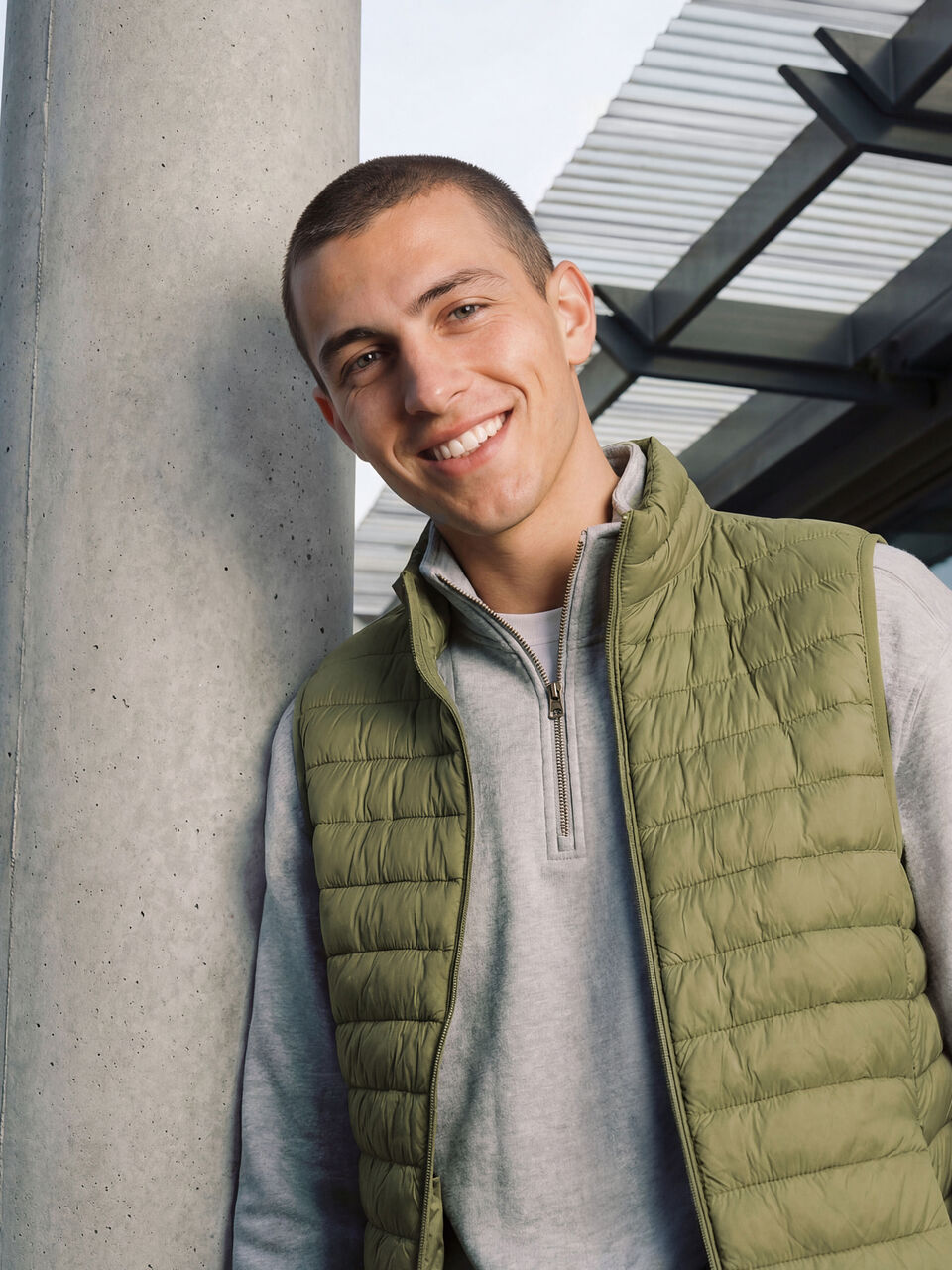Regular fit padded sleeveless jacket