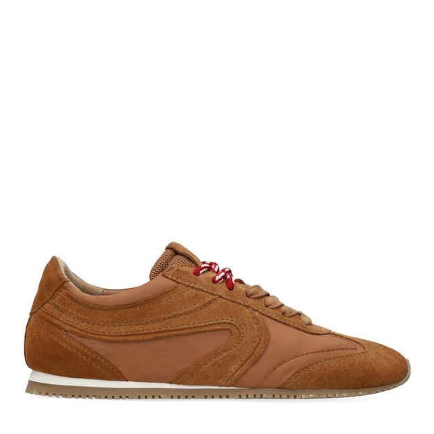 Cognac sneakers met dubbele veters