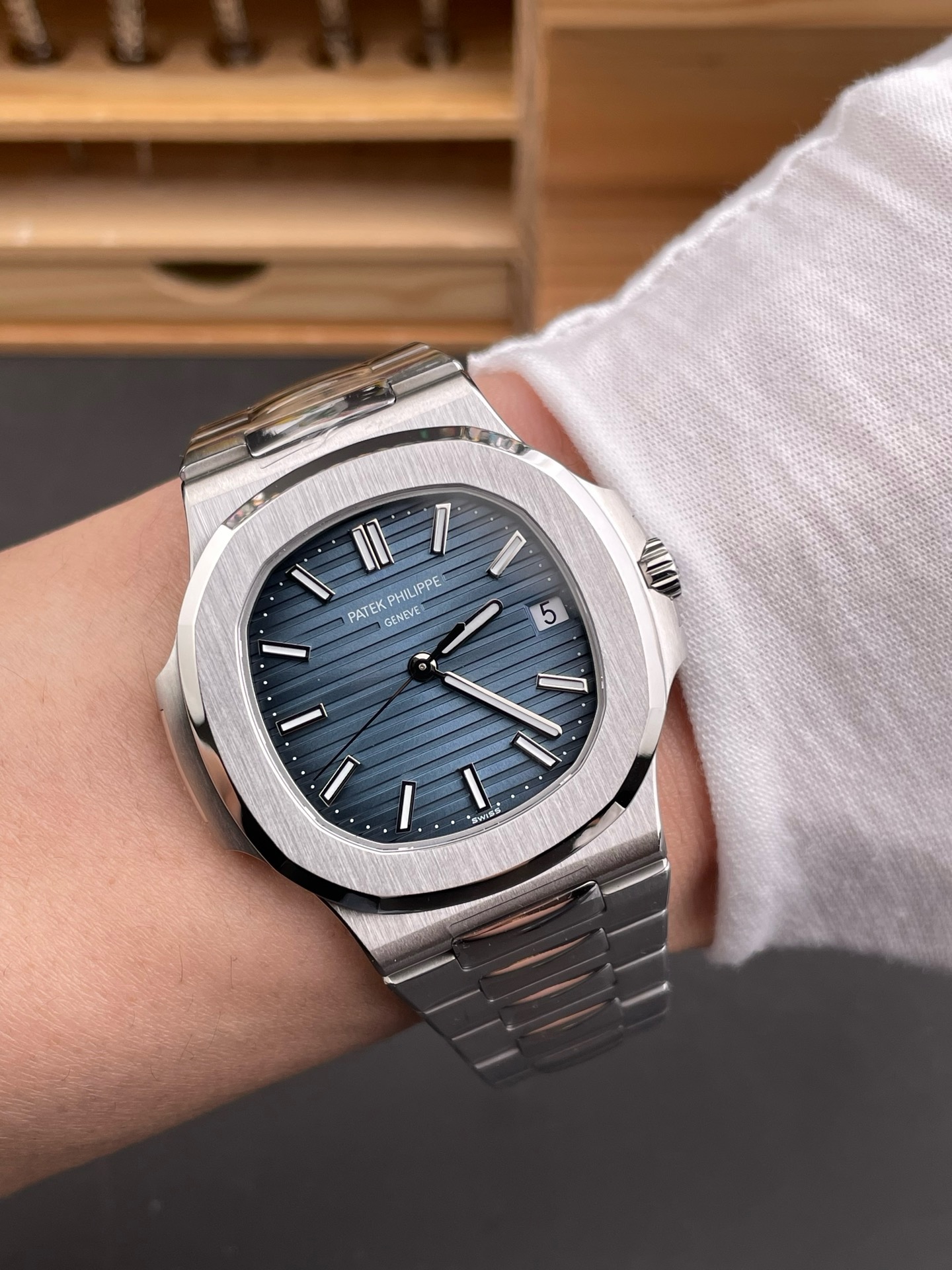 Patek Philippe Nautilus 5711/1A blue dial style -5