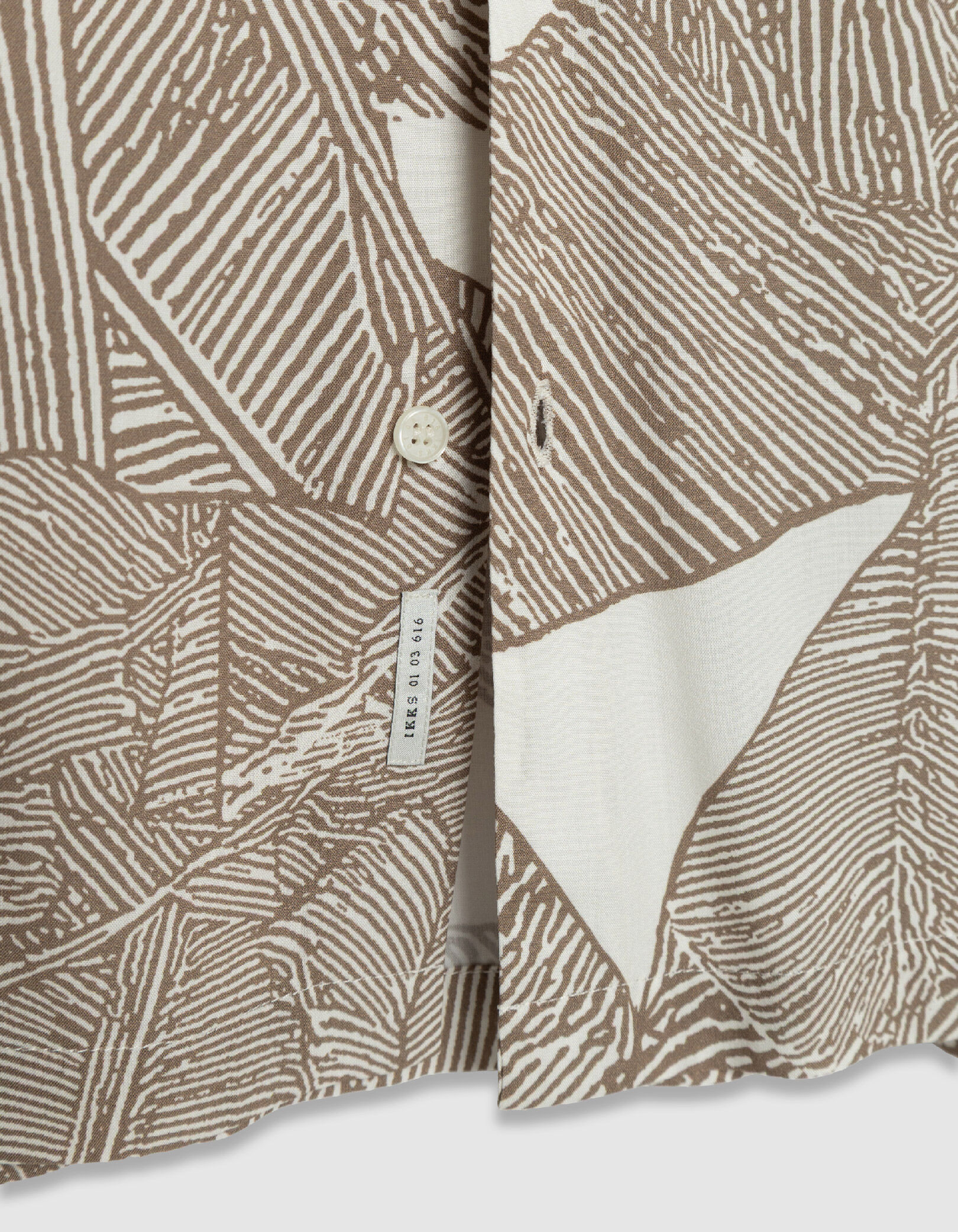 Chemise manches courtes beige imprimé maxi feuilles Homme
