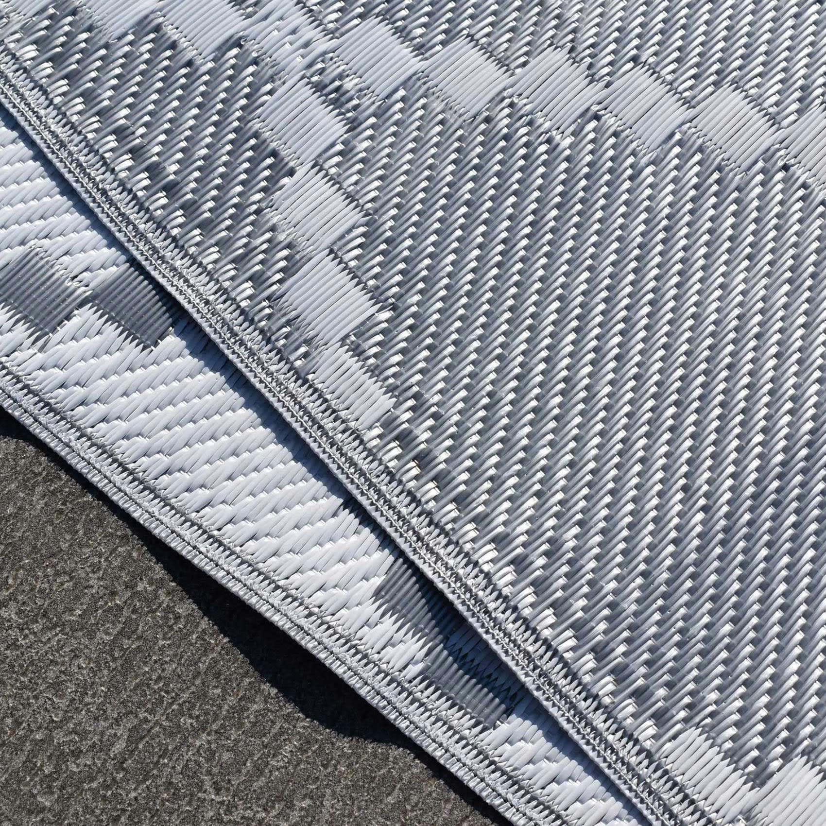 SCOOBI - Tapis outdoor tressé recto/verso polypropylène gris clair 120x160 cm