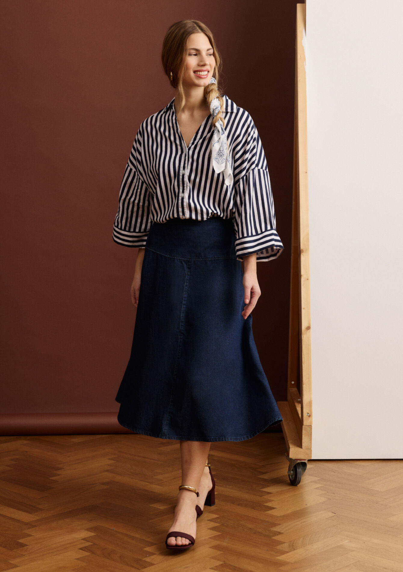 Denim midirok met volume