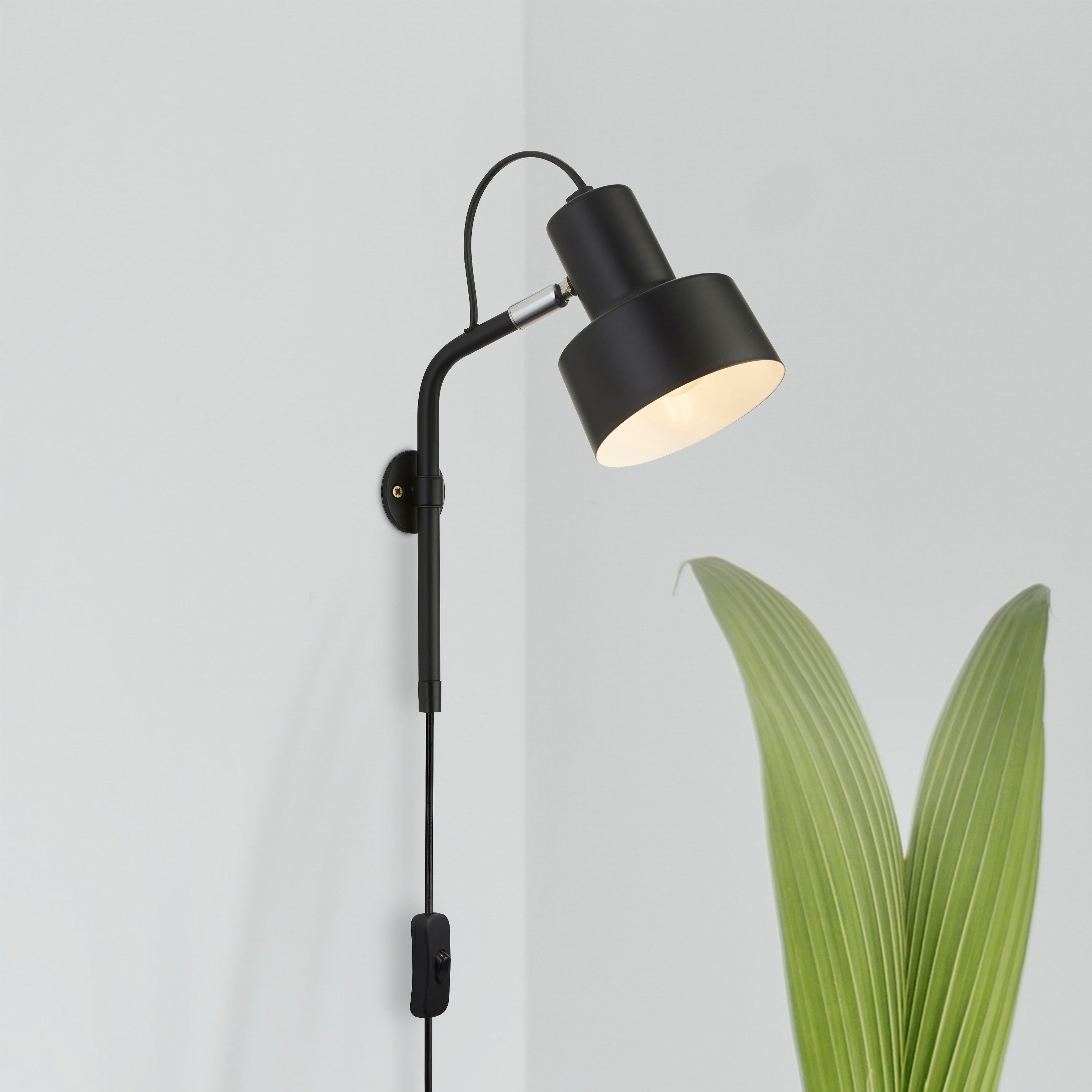Searchlight Conical Wandlamp - Zwart