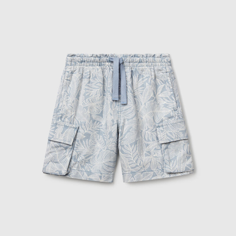 Cargo bermudas with tropical print