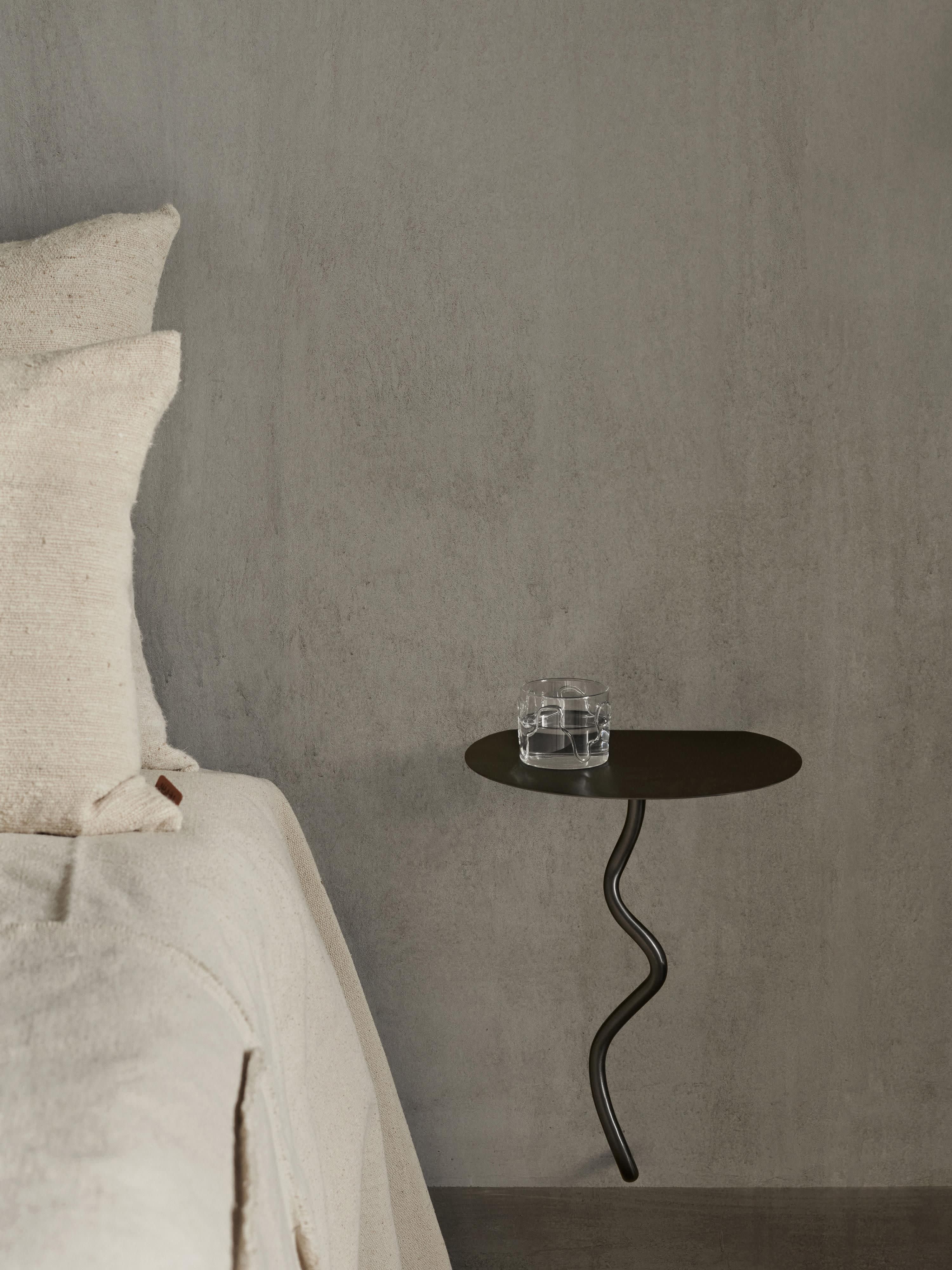 Wand-Beistelltisch Curvature aus Messing