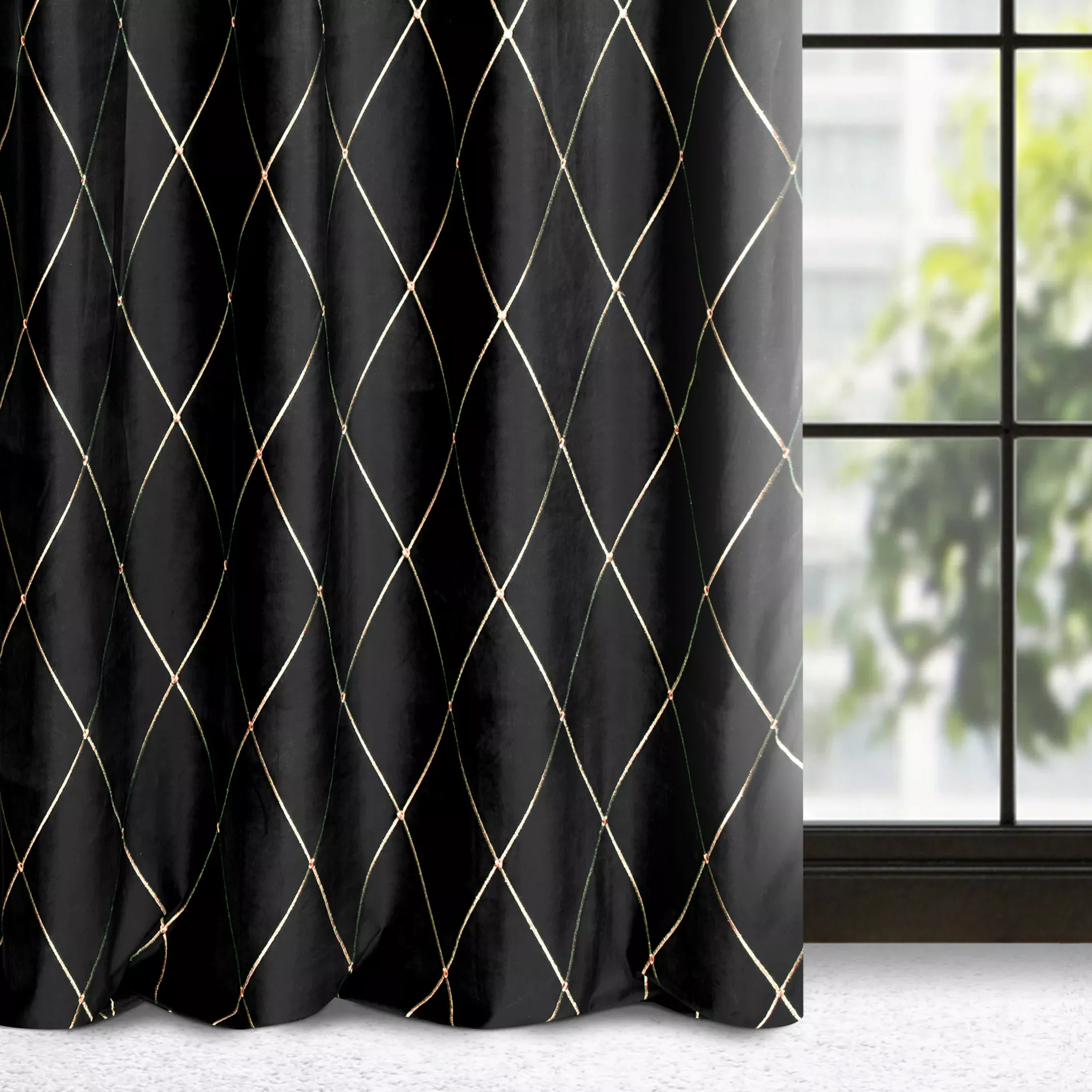 Zasłona welwetowa czarno, złota haftowana w duże karo 140x250 cm przelotka - MARGO - Pierre Cardin
