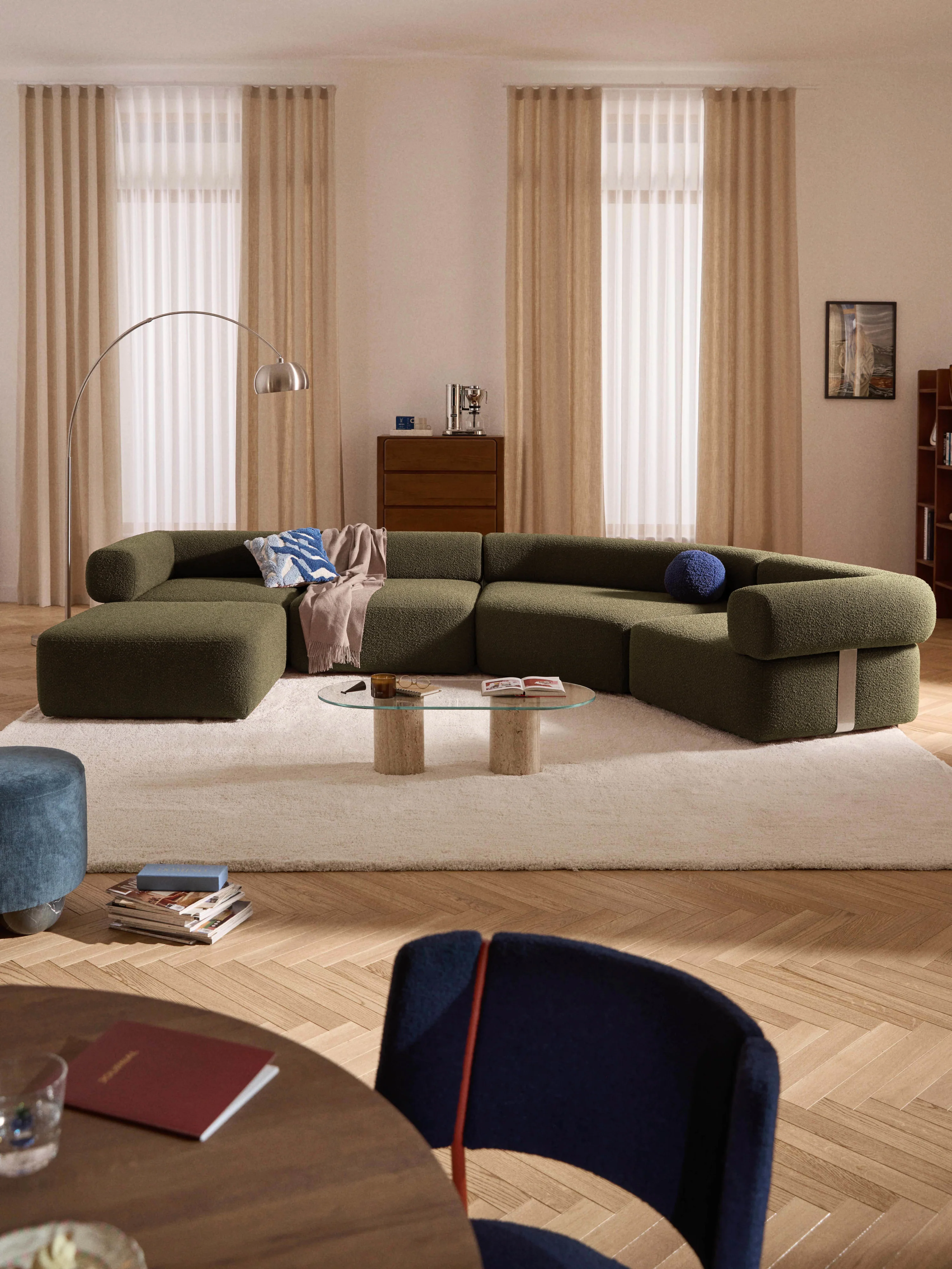 Großes modulares Bouclé-Sofa Anton mit Hocker (links/rechts)