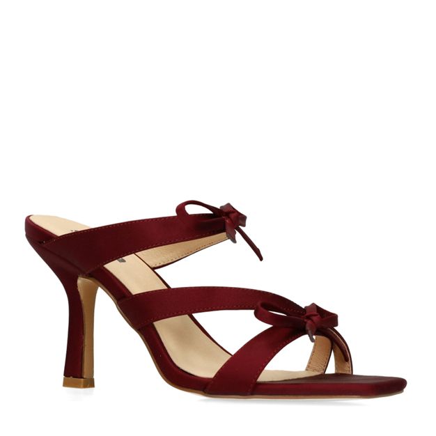 Bordeaux rode sandalen met hak en strikjes