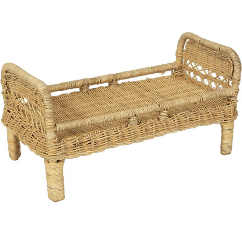 - Lit pour poupée en rotin