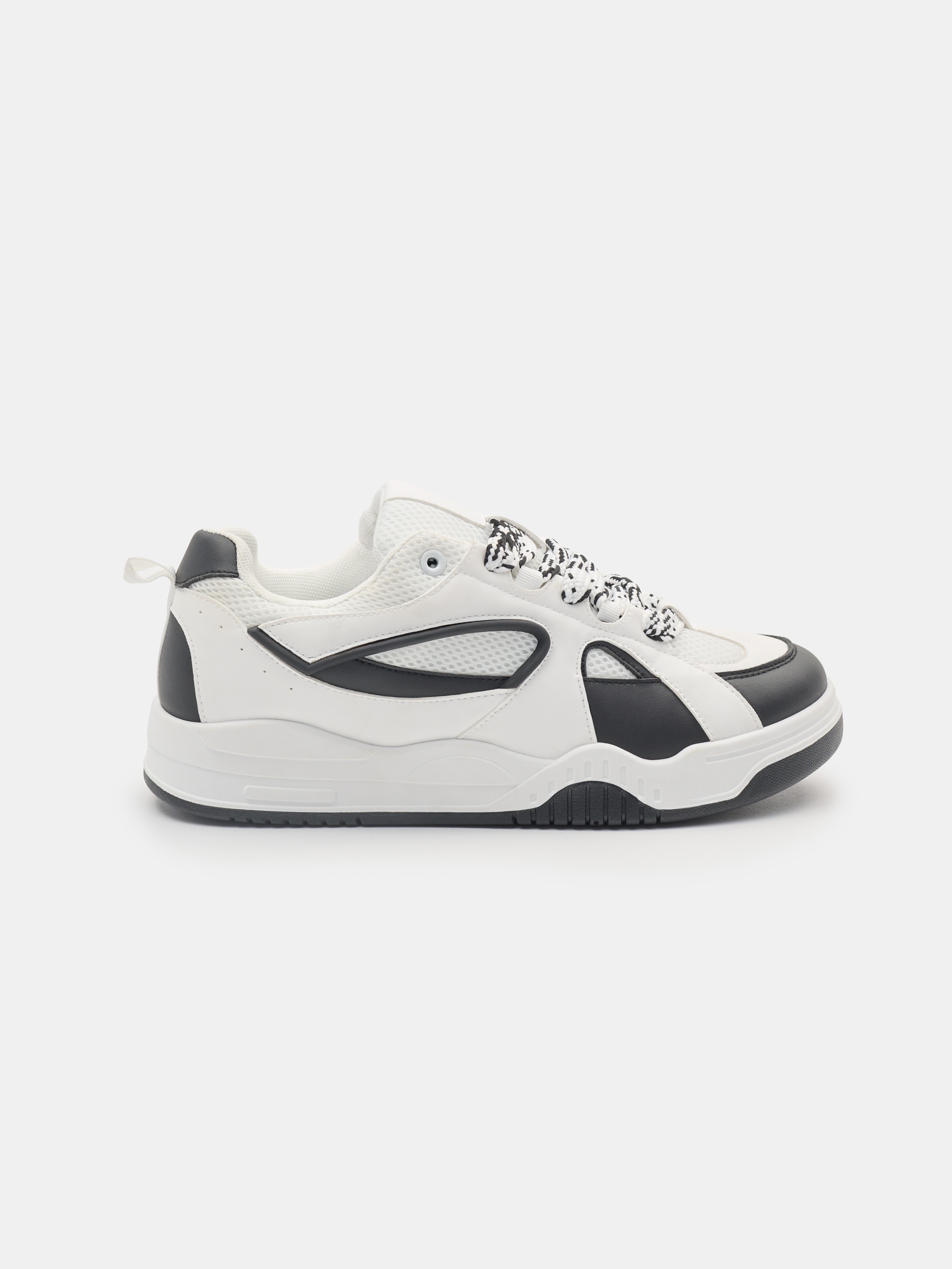 Sneakersy z dekoracyjnymi sznurówkami